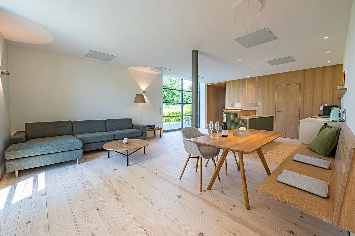 finest-hideaways-chiemsee-schneeganserhof-ferienwohnung-grabenstaett-wohnen.jpg