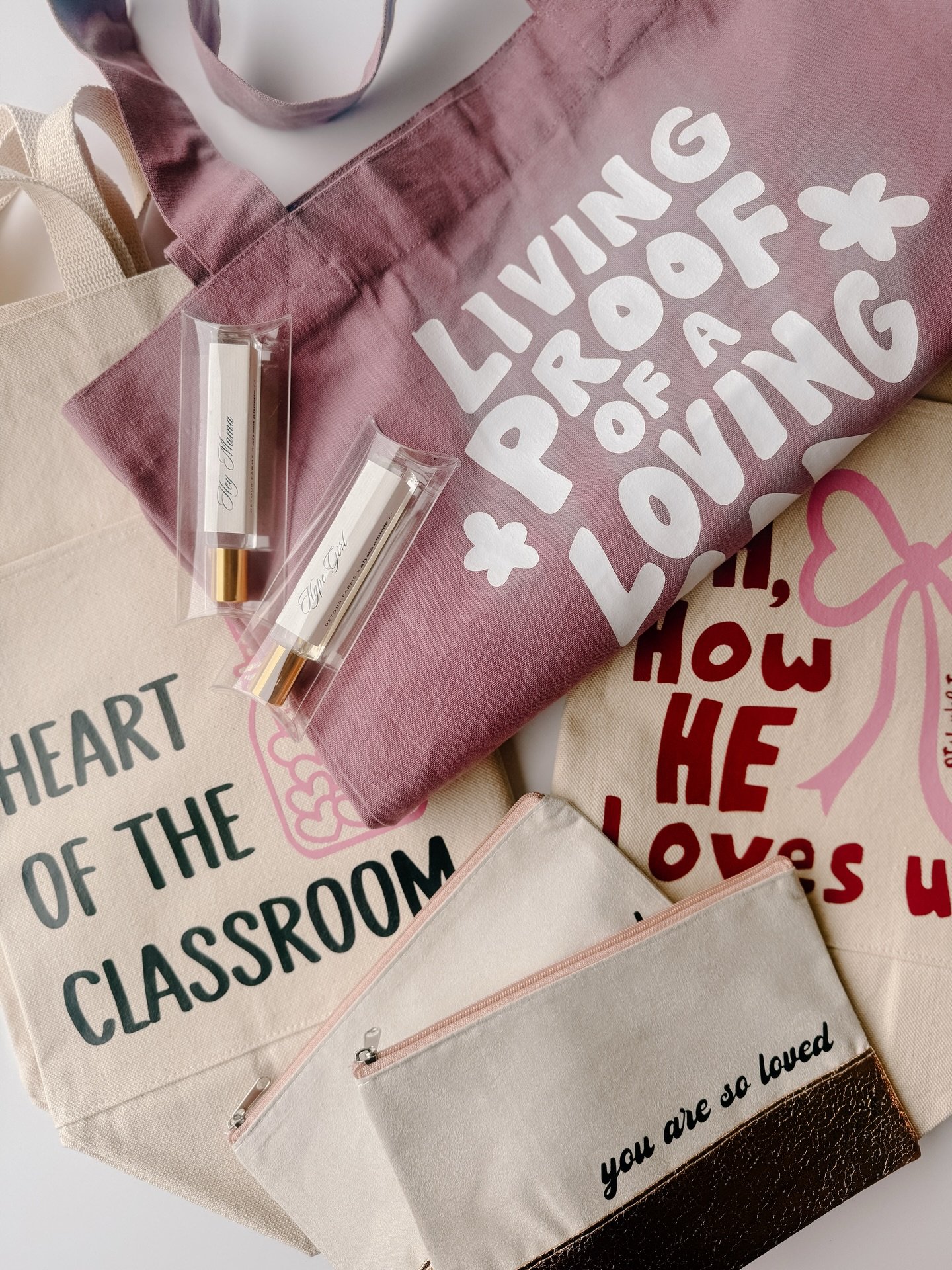 NEW. NEW. NEWWWW. ✨
Perfumes. Tote bags. Cutie gifts.
Available to shop now!