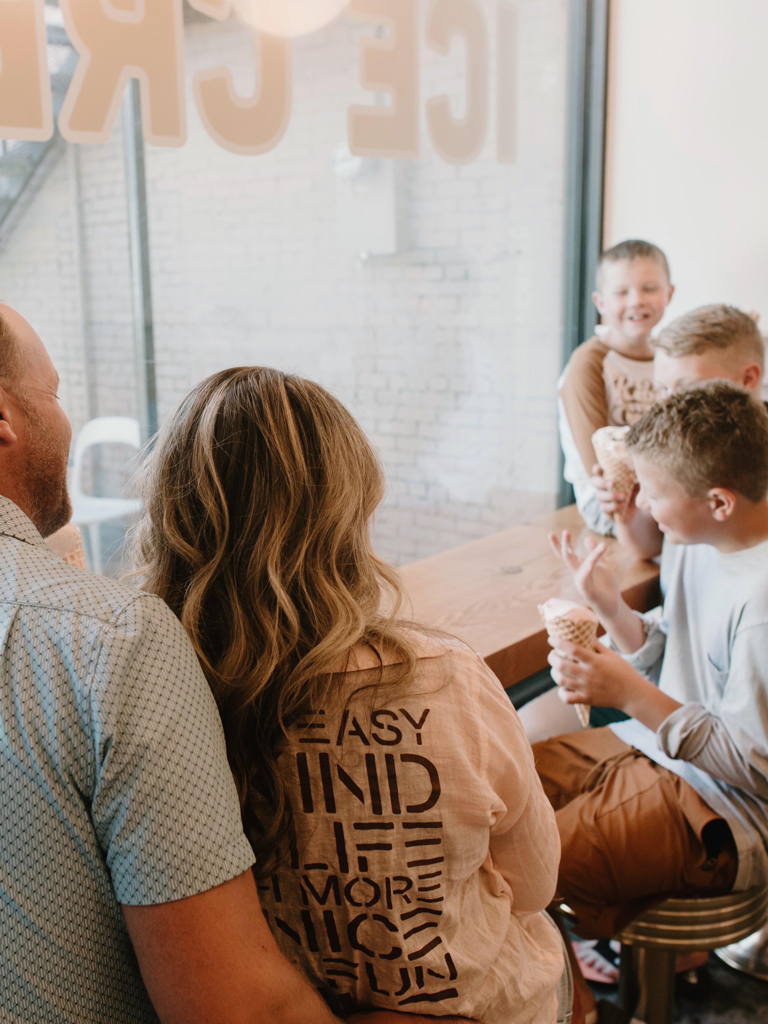 What does summer feel like for your family?
Let&rsquo;s capture it!

Only a handful of dates left in July and August -  whether it&rsquo;s golden hour, playtime at the park, or an ice cream date, sunny season memories are the sweetest kind.🍦

Throwi