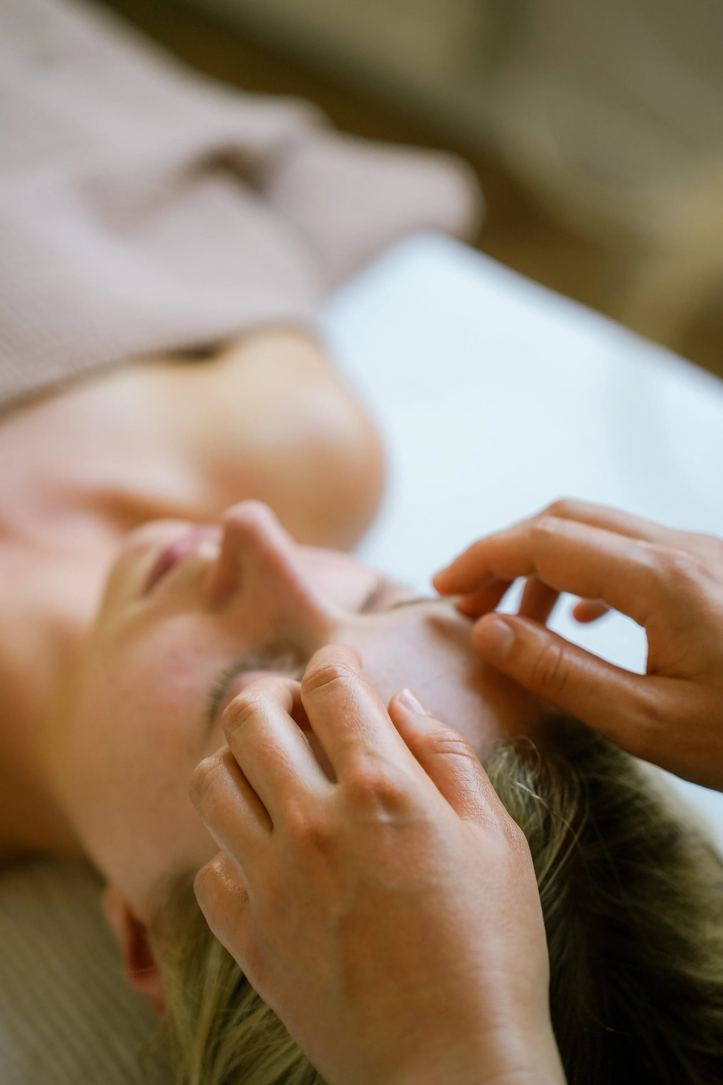 relaxing facial massage at alma studio in mortsel, near antwerp
