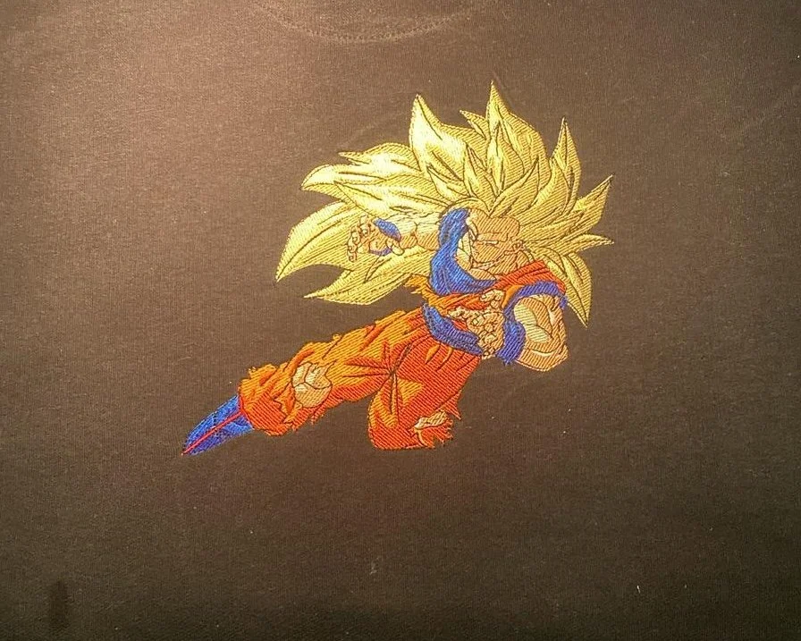 Resistenza elettrica metallica cilindrica con due supporti di fissaggio.