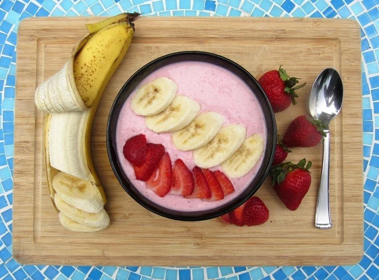 Strawberry banana yogurt light
