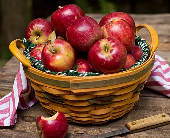 Apple (whole)
