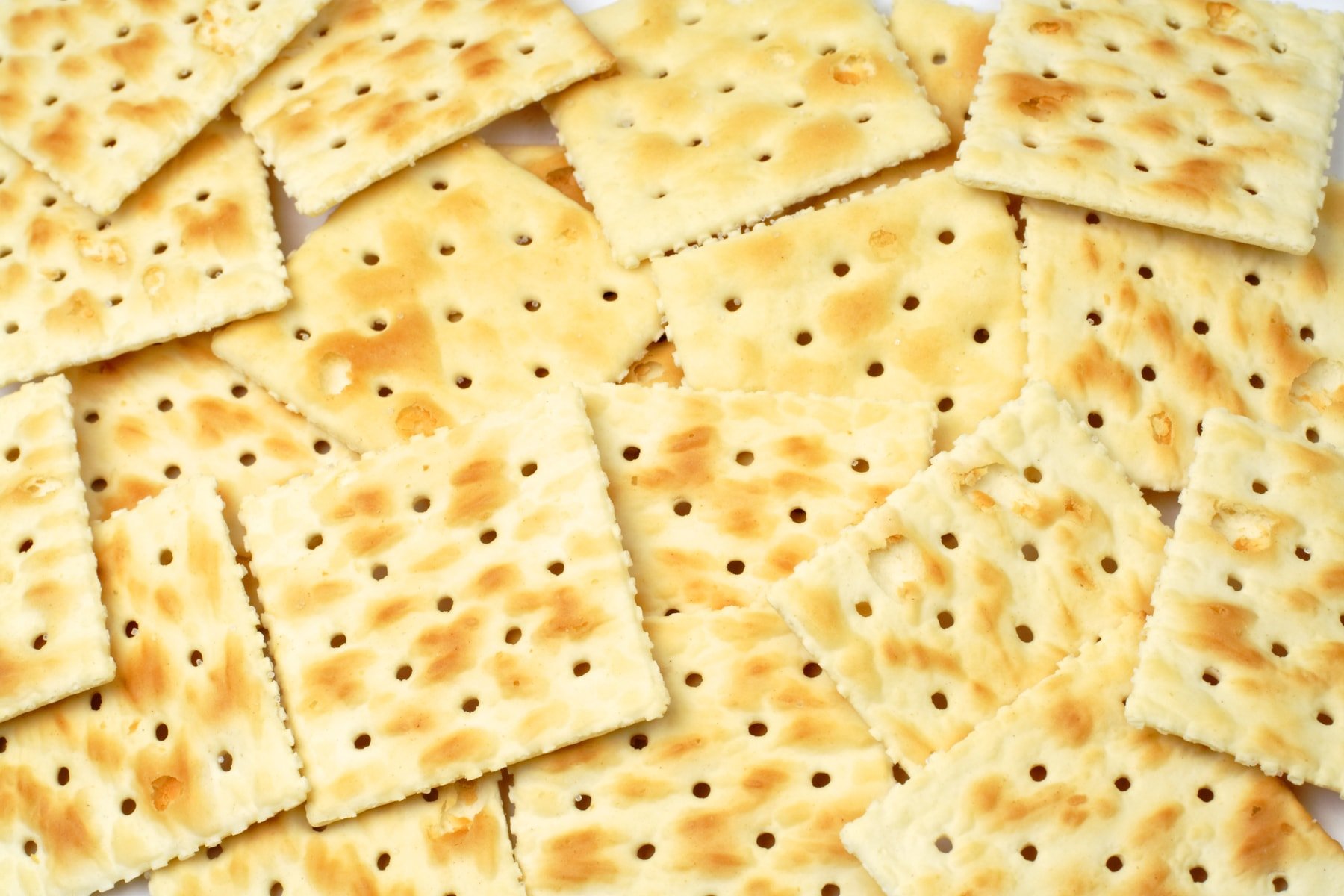 Low sodium crackers (1 or 2 packets)