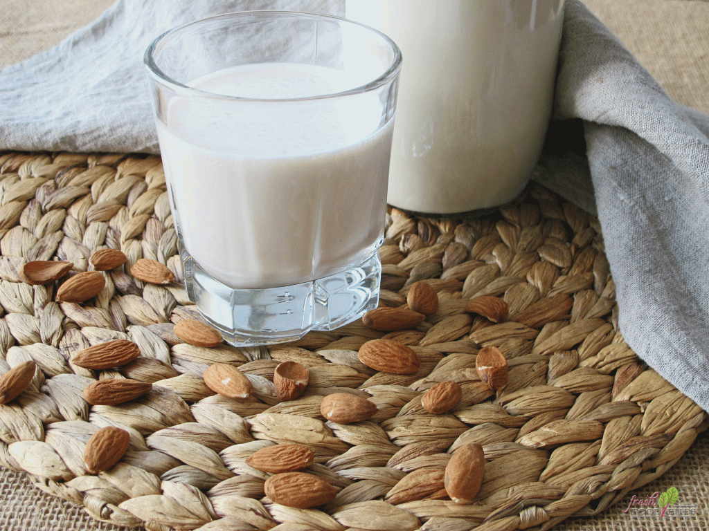 Almond milk (vanilla)