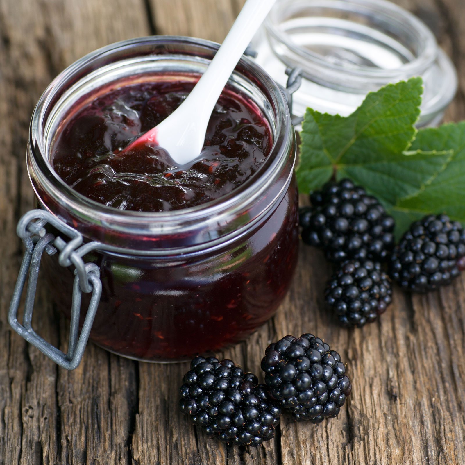 Diet blackberry jelly