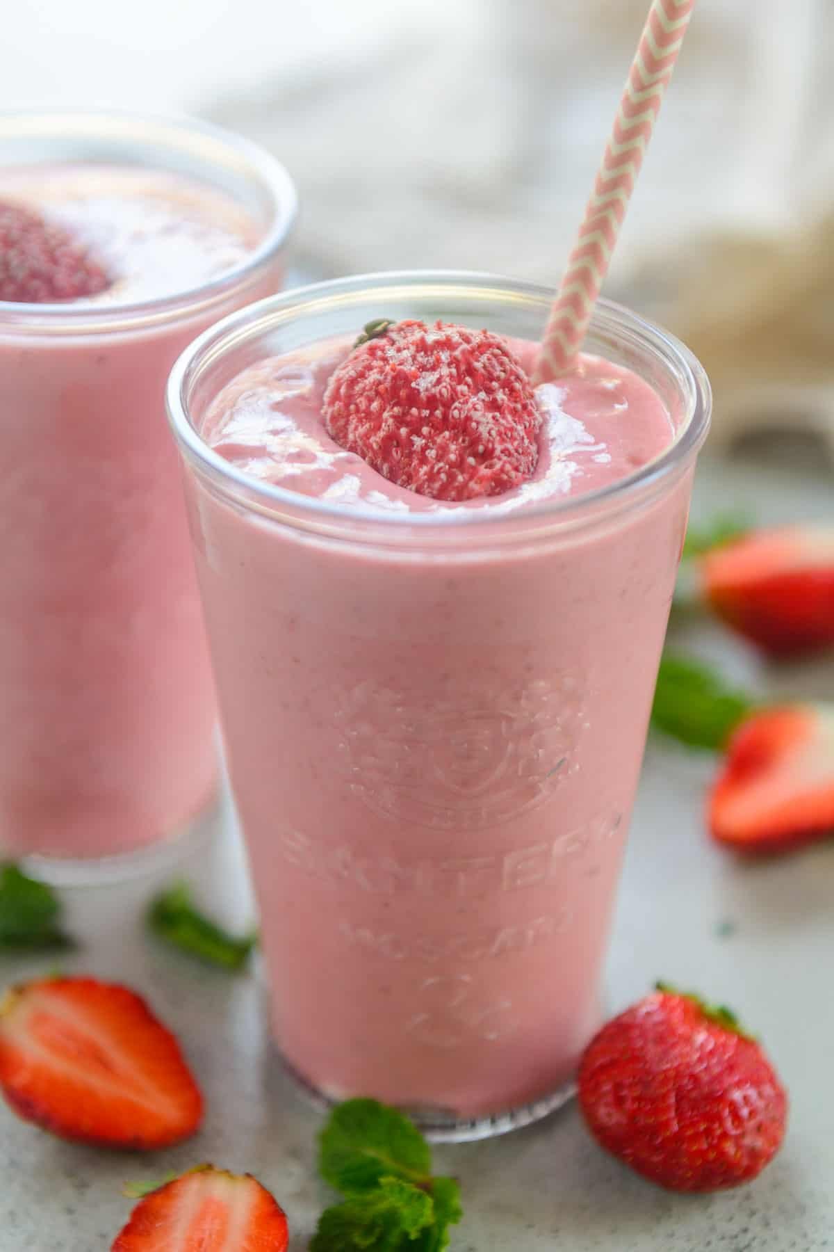 Strawberry banana yogurt light