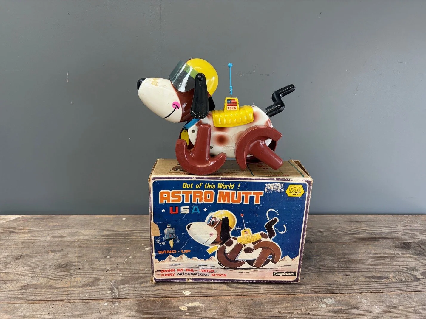Vintage wind-up Astro Mutt USA toy by Cragstan!