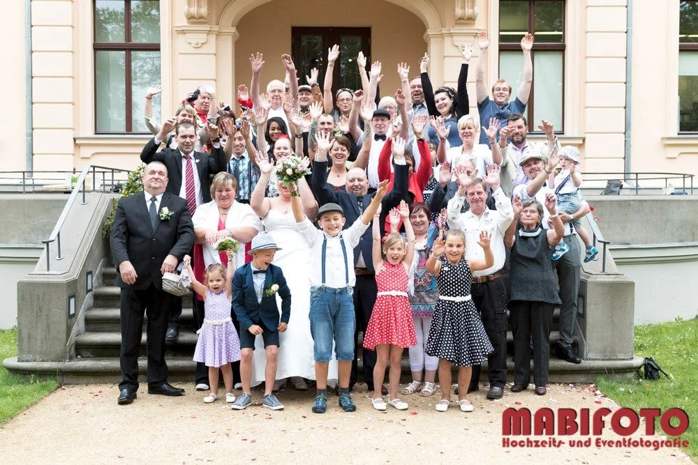 Gruppenfotos bei der Hochzeit: So bleiben Familienbilder entspannt – und ihr habt mehr Zeit für eure Gäste