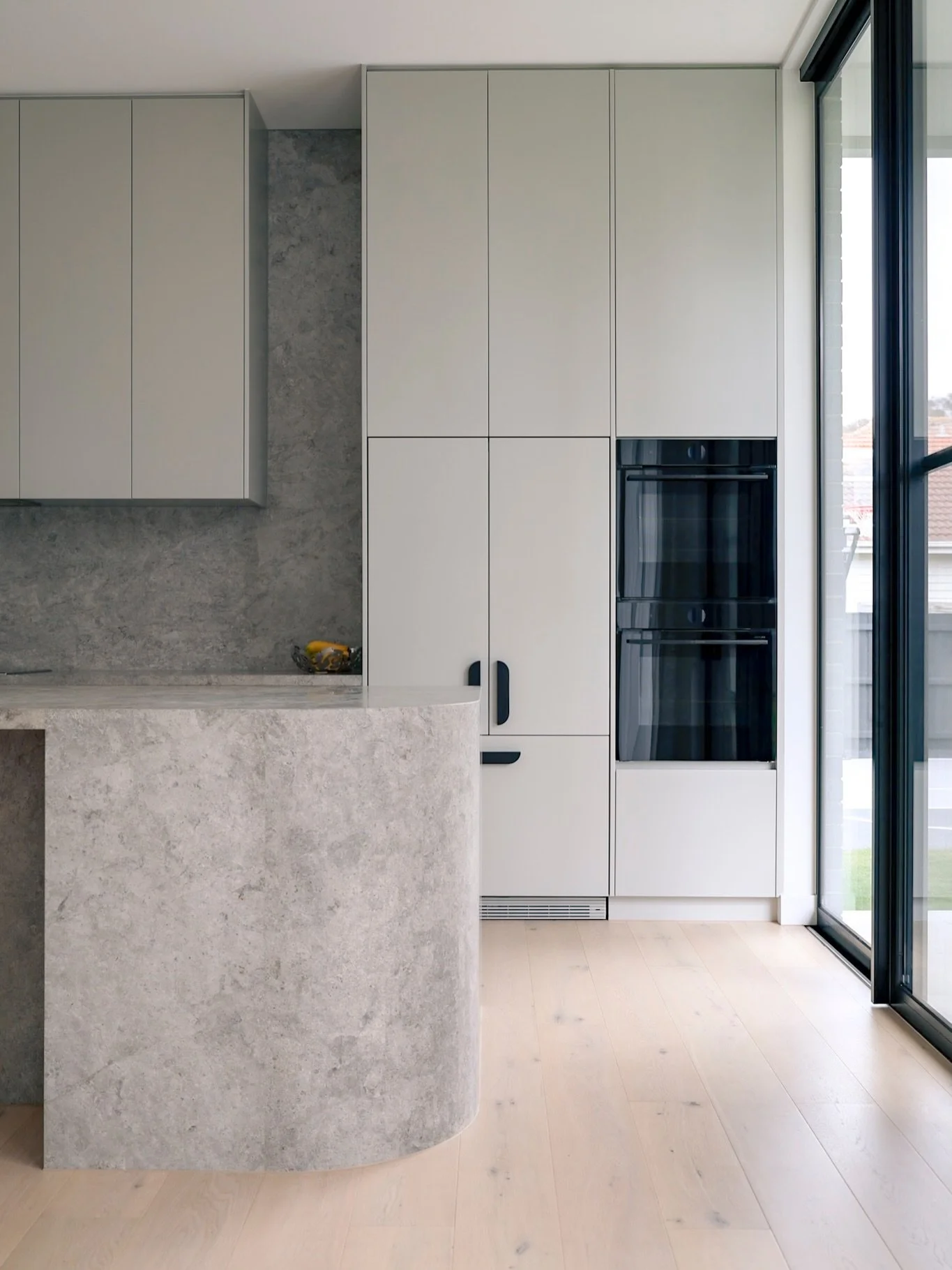 Precision in every detail.

From the stonework to the integrated joinery, this kitchen was built with longevity, usability, and clean aesthetics in mind.

📍Hughesdale, Victoria

📷 @georgegroumoutis 

#construction #newhomes #melbournebuilder #kitch