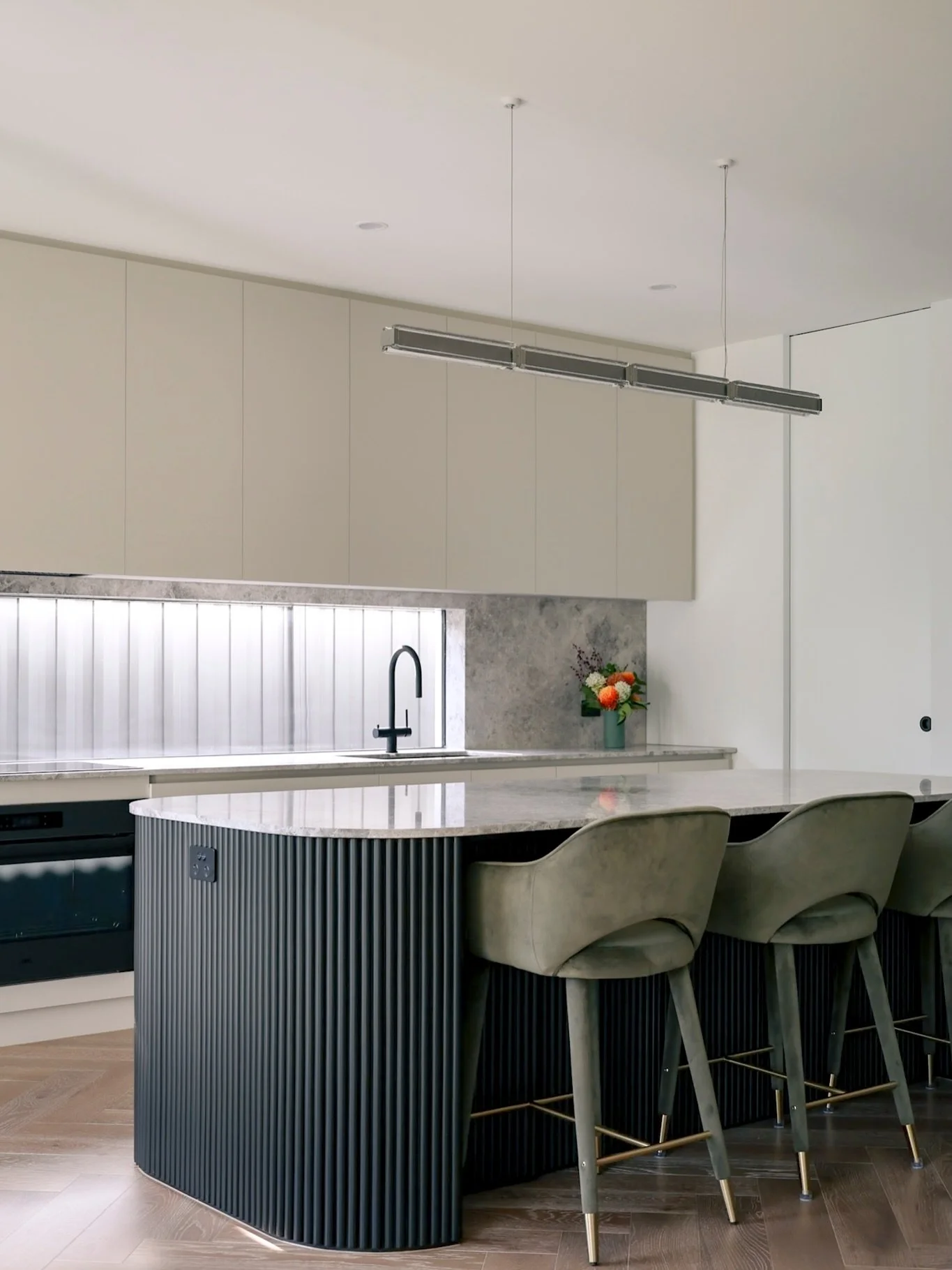 Proof that kitchens don&rsquo;t need to shout to make a statement.

Soft tones.
Warm timber floors.
A sculptural fluted island anchoring the room.

Subtle luxury done right.

📍 Murrumbeena, Victoria

#luxurykitchen #melbournehome #custombuilder #kit