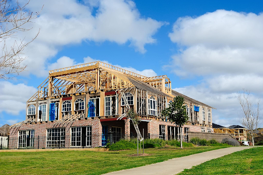 What a Truly Luxury Custom Home Build Looks Like From Contract to Completion