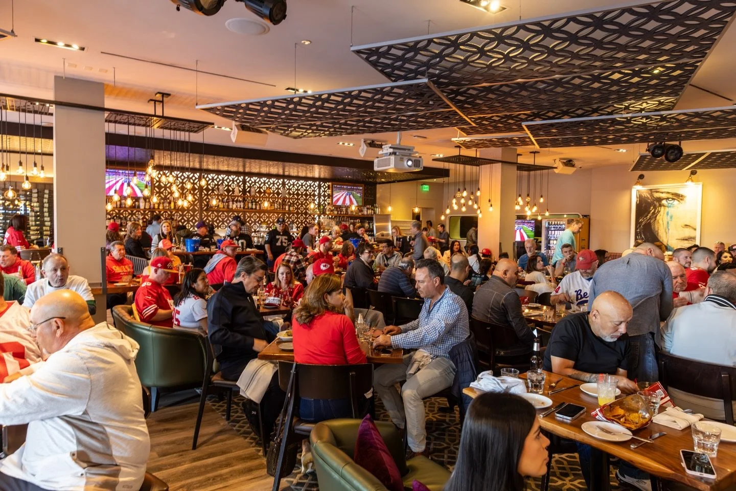 ALEXXA&rsquo;S BIG GAME VIEWING PARTY 🏈🥂

📆 Sunday, February 8
⏰ Seating at 2:45PM | Kickoff at 3:30PM
🍽️ Buffet &amp; Drink Specials 

Reserve now w/ link in bio🔗
#biggame #lasvegas #watchparty #football #vegasstrip