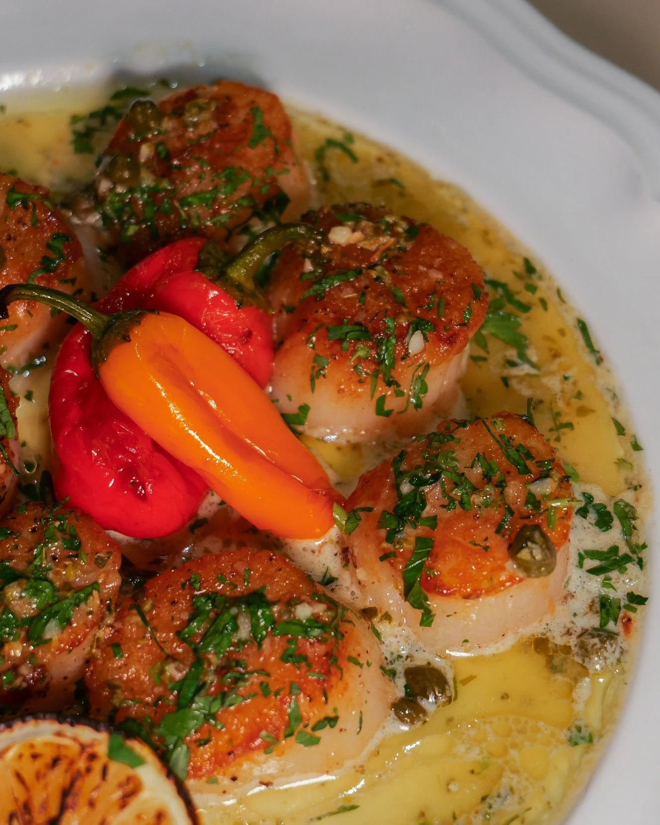 an evening at Alexxa&rsquo;s ⏾⋆.˚

thoughtfully prepared, perfectly paired. join us for dinner daily, reservations through link in bio. 

sunday - thursday | 3pm-10pm
friday &amp; saturday | 3pm-11pm
#dinner #italianrestaurant #lasvegas #vegasstrip #