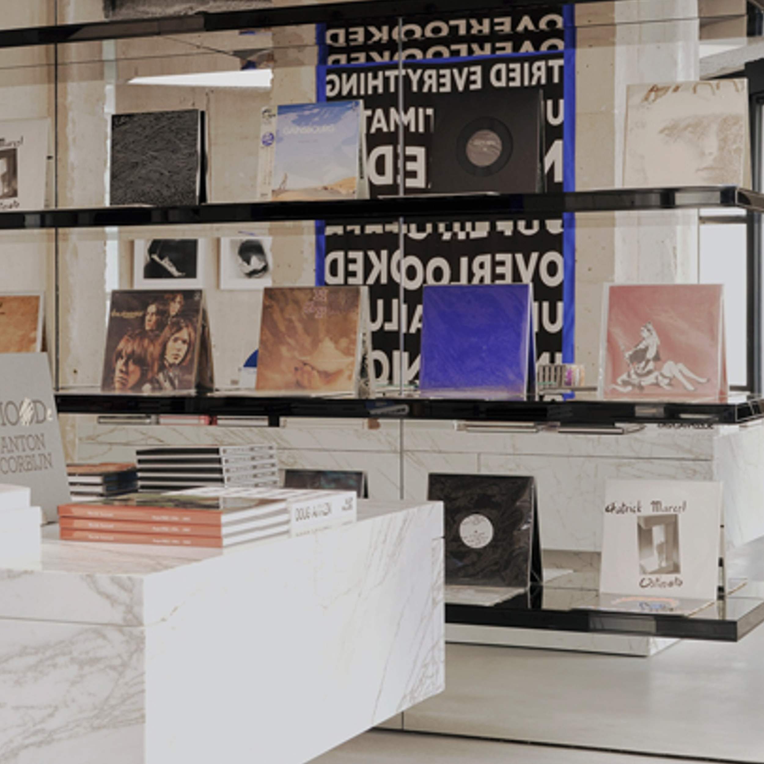 Comment certains disquaires deviennent des lieux culturels hybrides