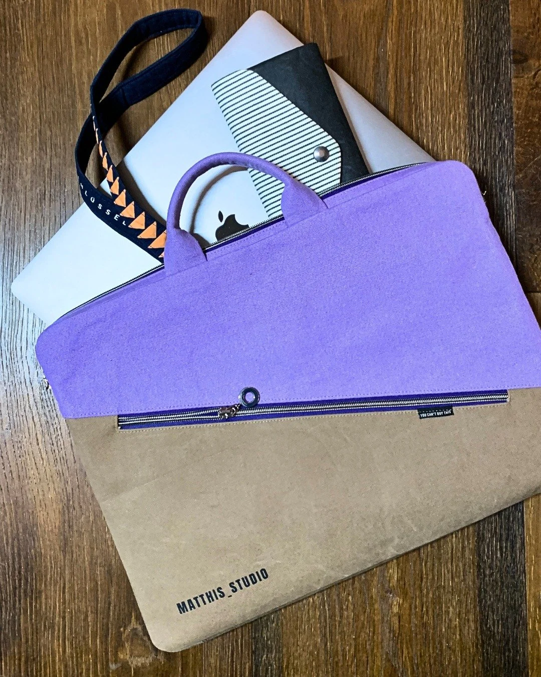 Wenn man mal Zeit hat, dann kommt auch was bei rum 💪
Meine neue Laptoptasche Kuoria von @hansedelli nat&uuml;rlich aus der @naehgang und ganz wunderbar erkl&auml;rt von @raeuberwolke
Ich freu mich 🤩🥳 #m&auml;nnern&auml;hen #n&auml;henmachtgl&uuml;