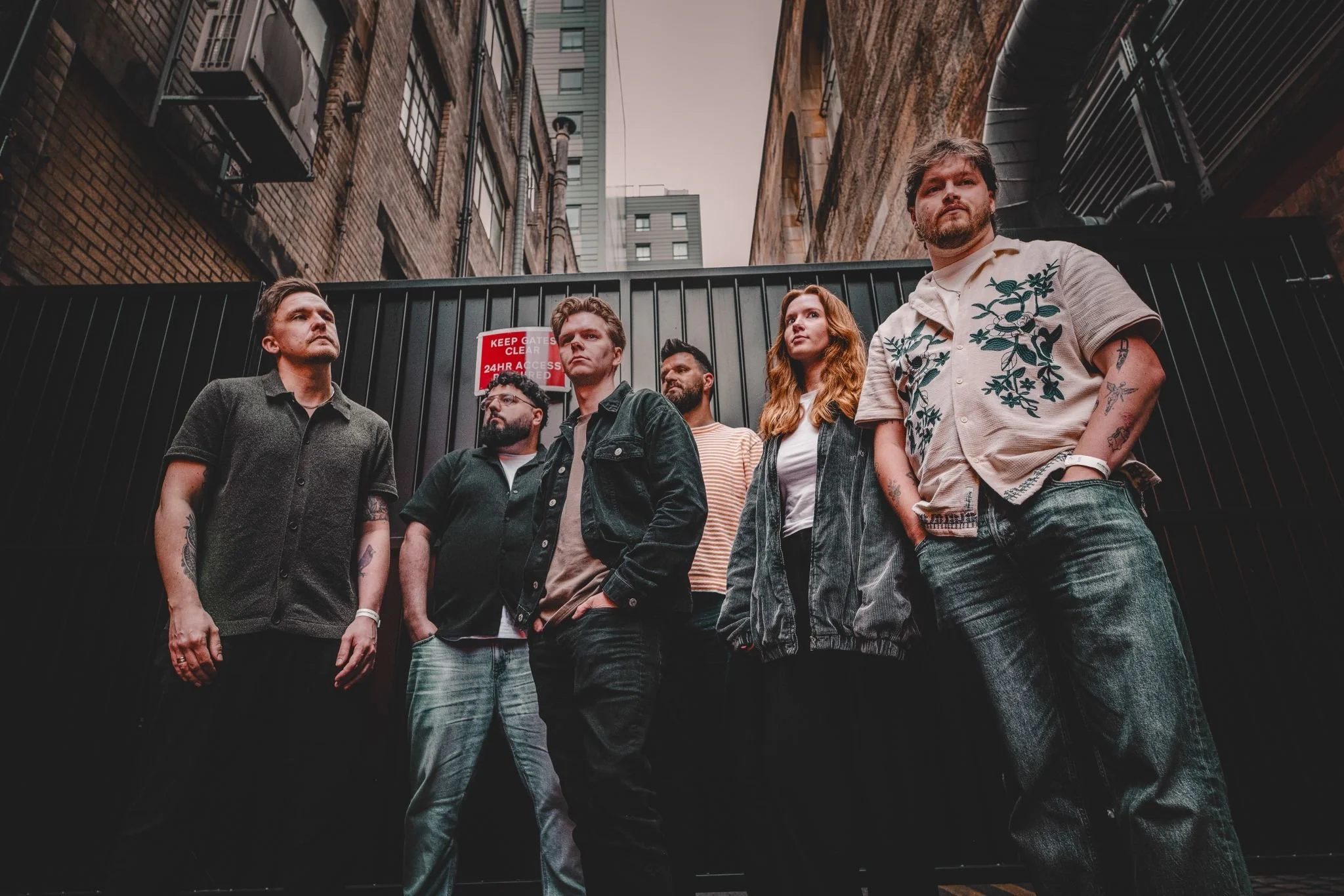 SINGLE REVIEW: SCARLETT BY THE PAINTING.
