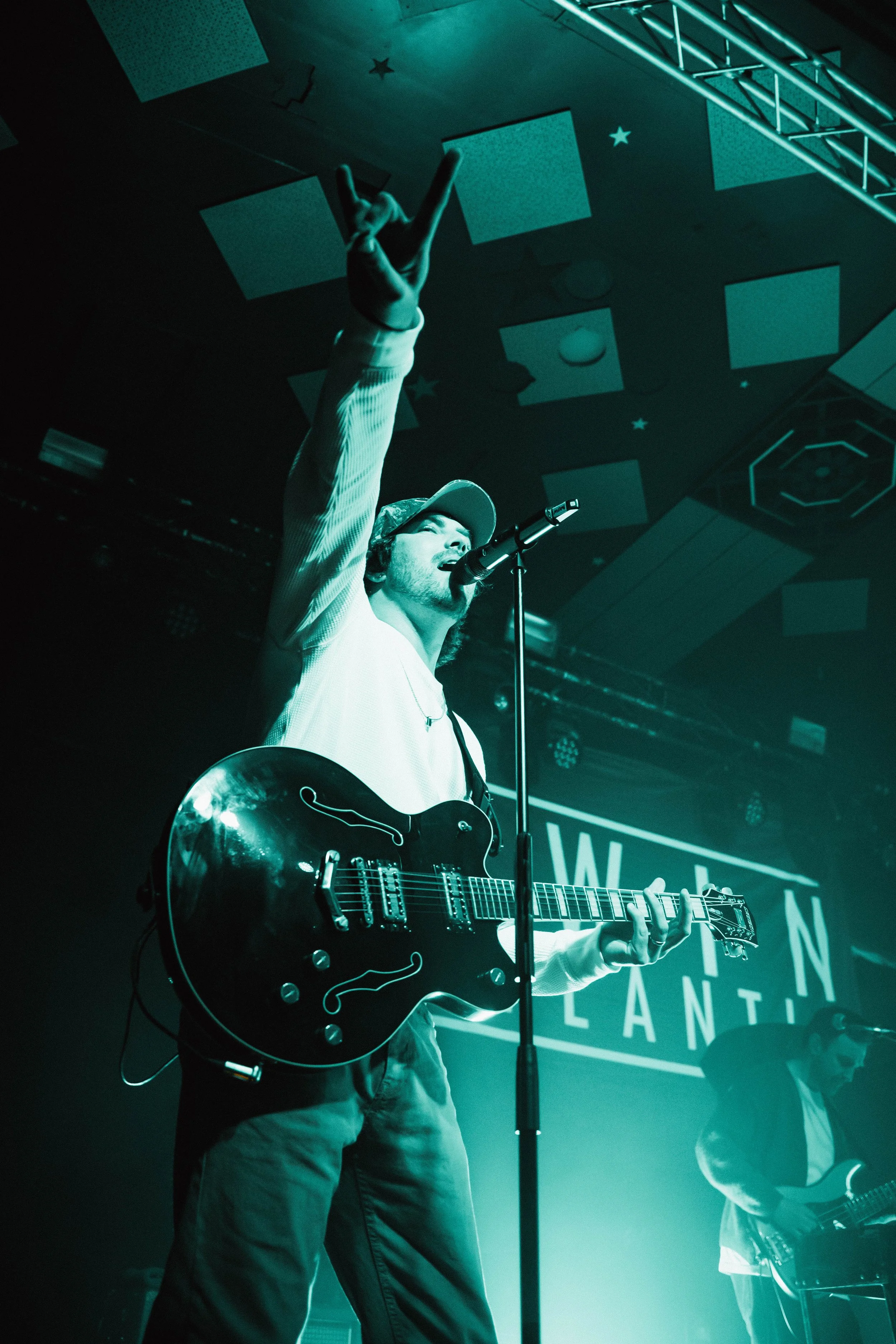 TwinAtlantic-Barrowlands-04.12.25-CallumGibbs-1.jpg