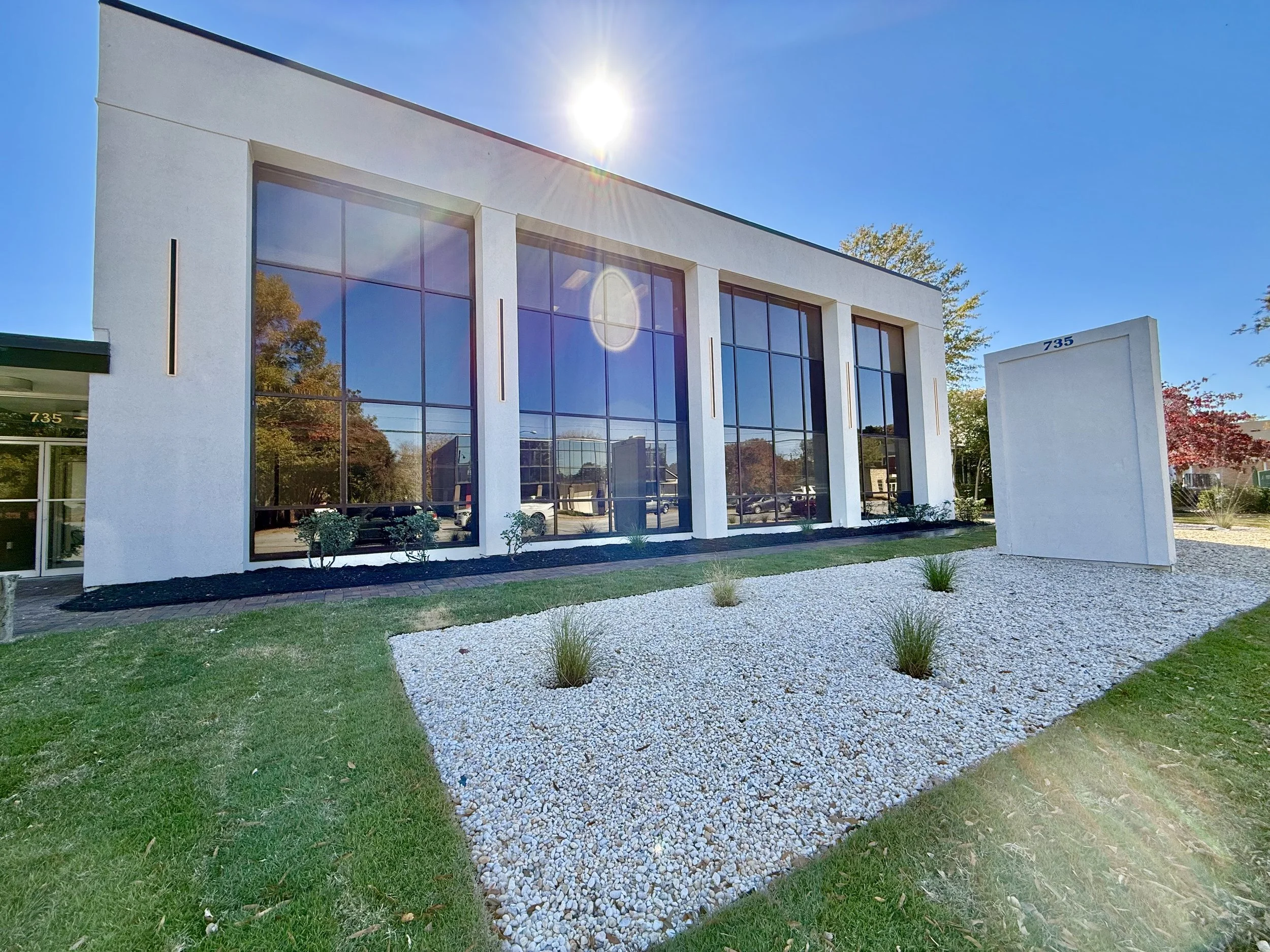 735 Main St - Offices