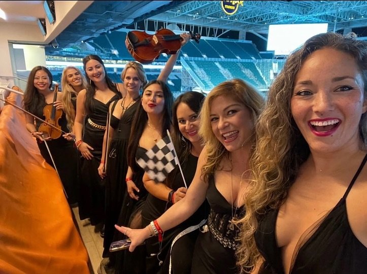 We may not race cars, but we do “rev” up the crowd. 😉
Suncoast Artists with @kygomusic for @f1mia 🏎️💨