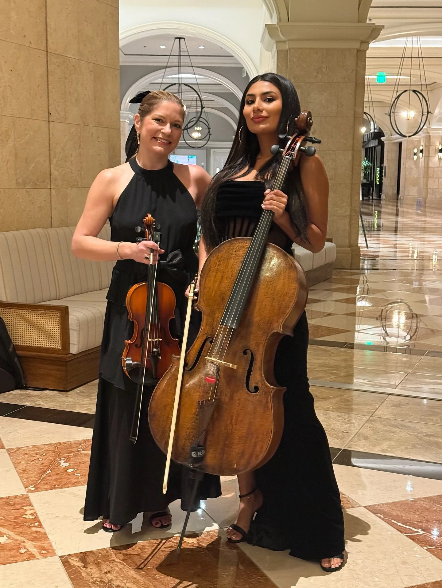 Lovely duo setting the tone for a beautiful dinner party. We have  had such a great time performing in Orlando over the past few weeks with groups of all sizes! Thank you to @west_end_ent for having us. More highlights coming soon! 🎻