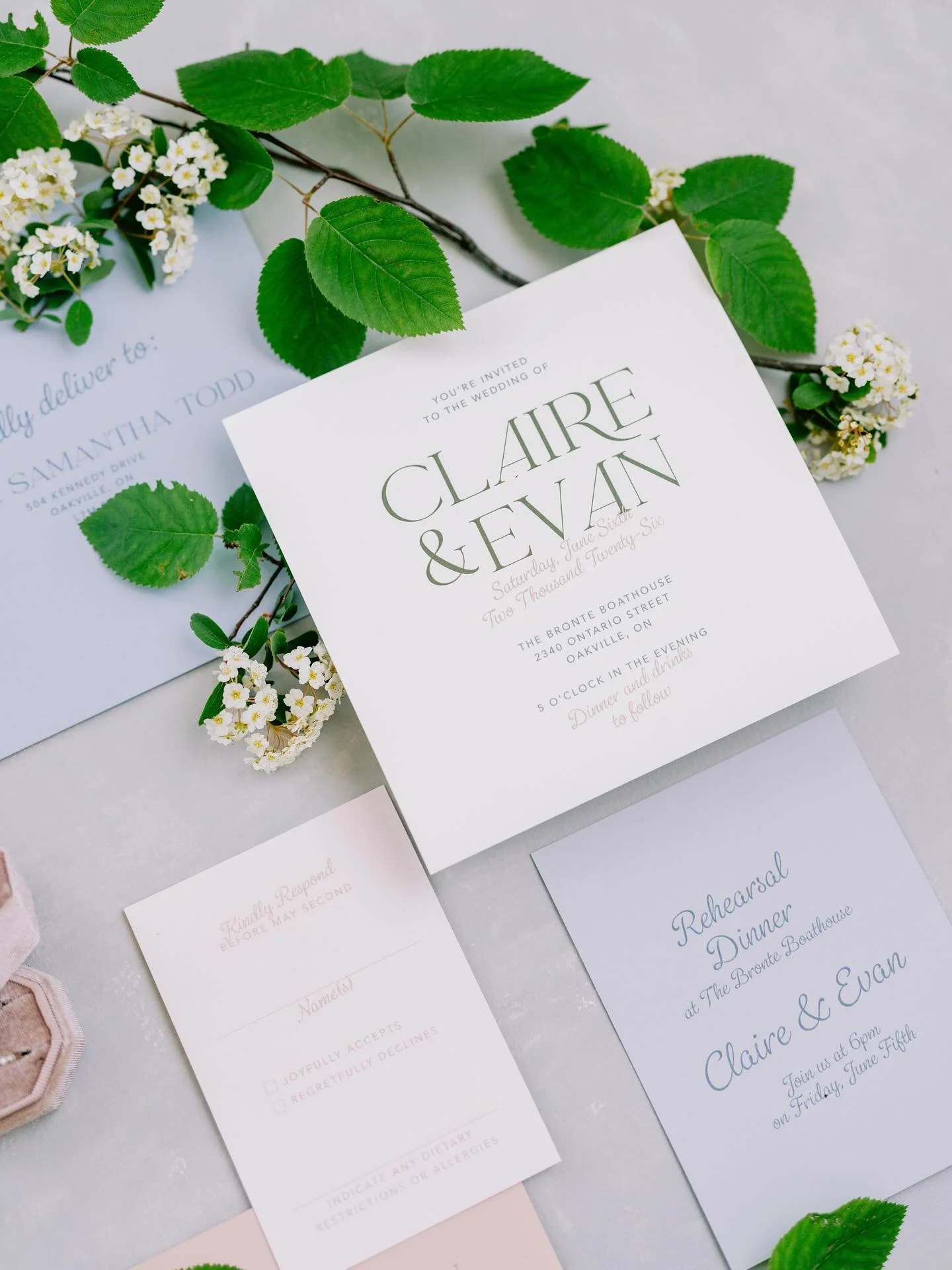 I don&rsquo;t care what you say, wedding invitations are the original thirst trap. 📬🔥 One glance and boom&mdash;you&rsquo;re guests RSVP&rsquo;ing yes before they even check their calendar!!

Creative team:
@sueGalloDesigns
@everylittlething_weddin