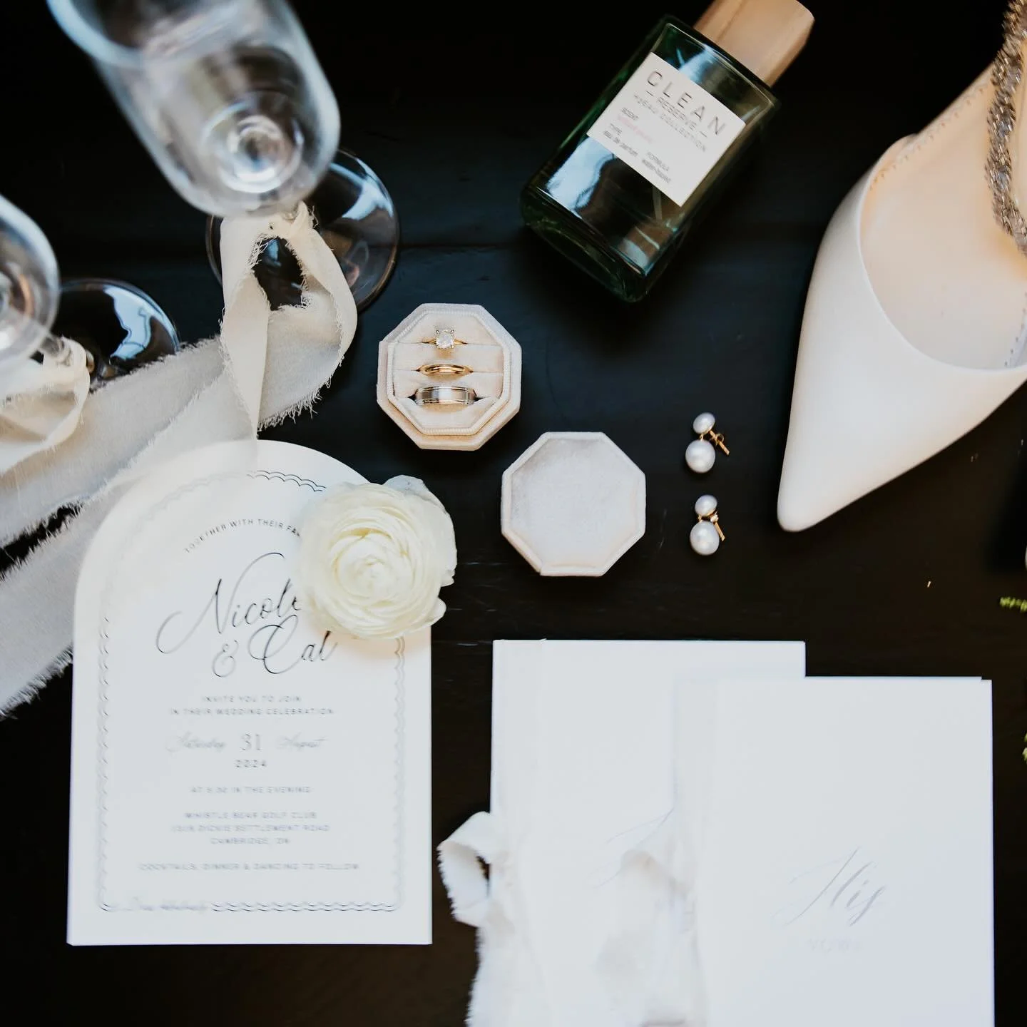 A twist on the modern classic 🖤🤍 Nicole &amp; Cal&rsquo;s black and white wedding was anything but ordinary &mdash; sleek, stylish, and top shelf in every way.

Timeless tones, unexpected details, and pure magic from start to finish.

#ModernWeddin