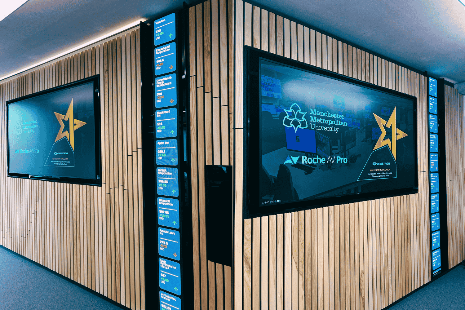 Crestron Award Bloomberg - MMU pics (13).png
