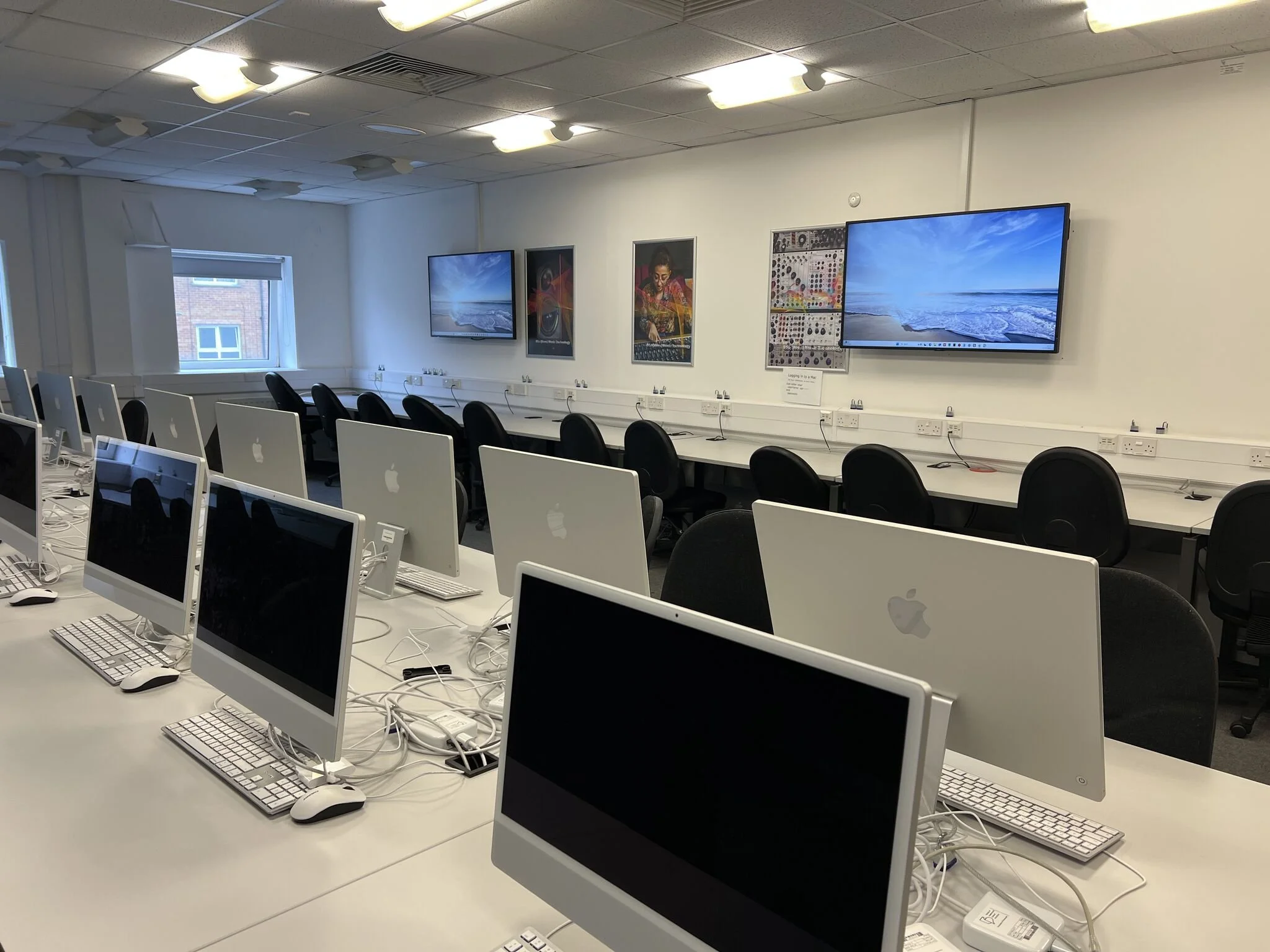 university of portsmouth 03 clevertouch crestron sharp nec biamp gude.jfif