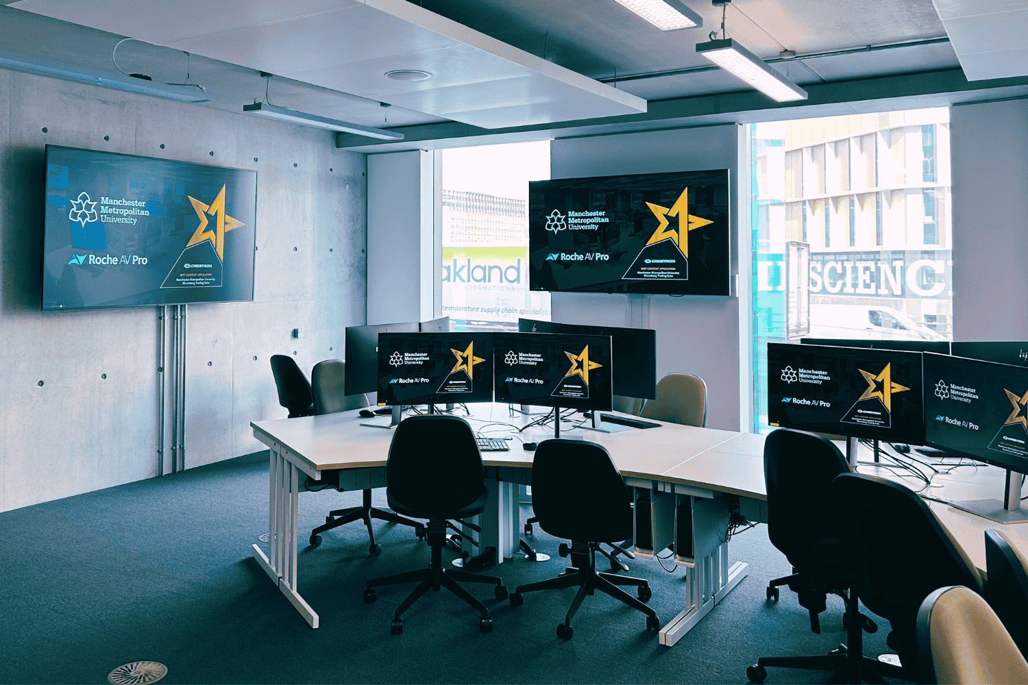 Crestron Award Bloomberg - MMU pics (15).png