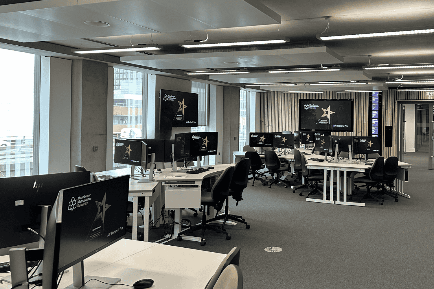 Crestron Award Bloomberg - MMU pics (5).png