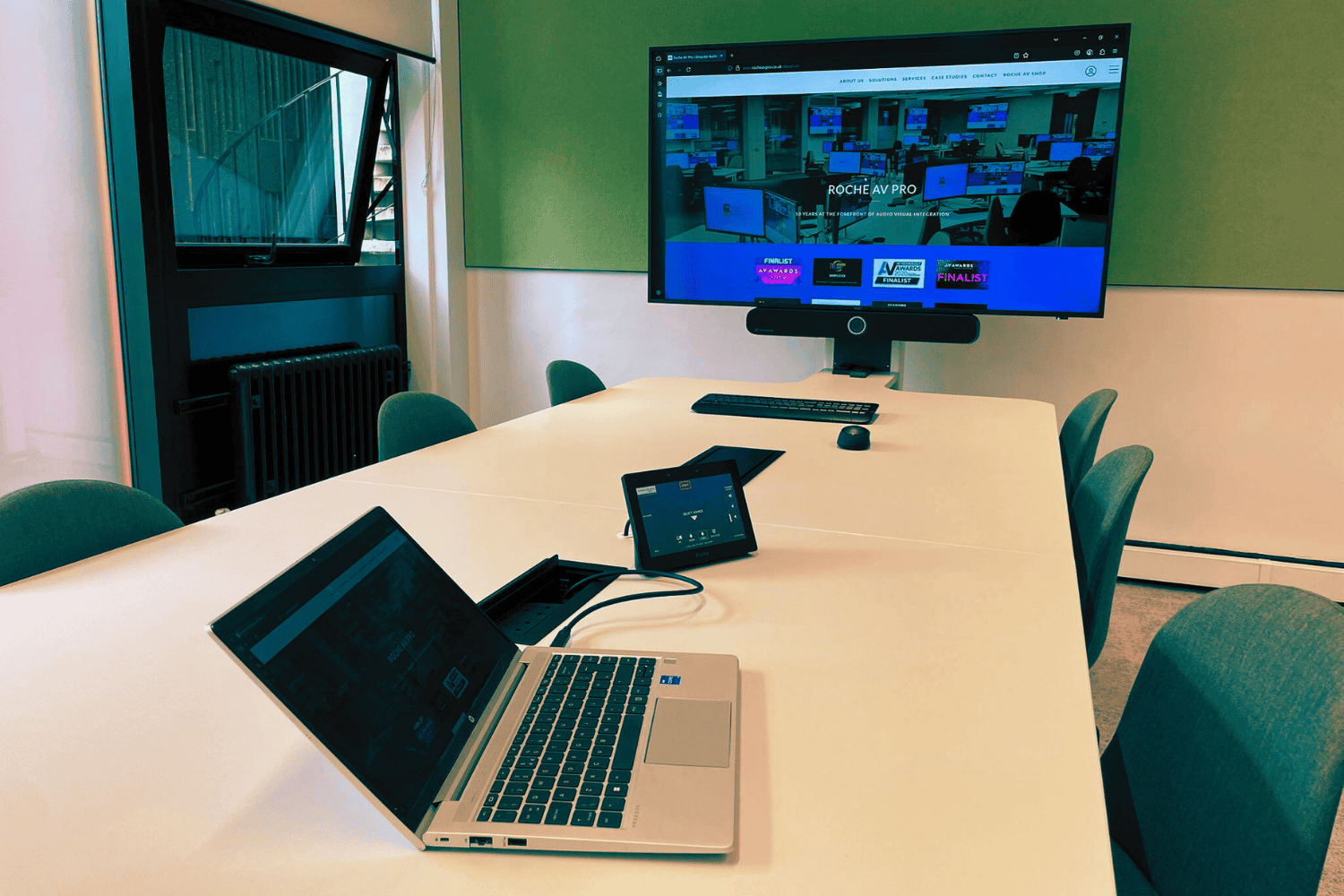 university of manchester ellen wilkinson installation sharp nec lindy blustream logitech sennheiser extron loxit mersive 09.png