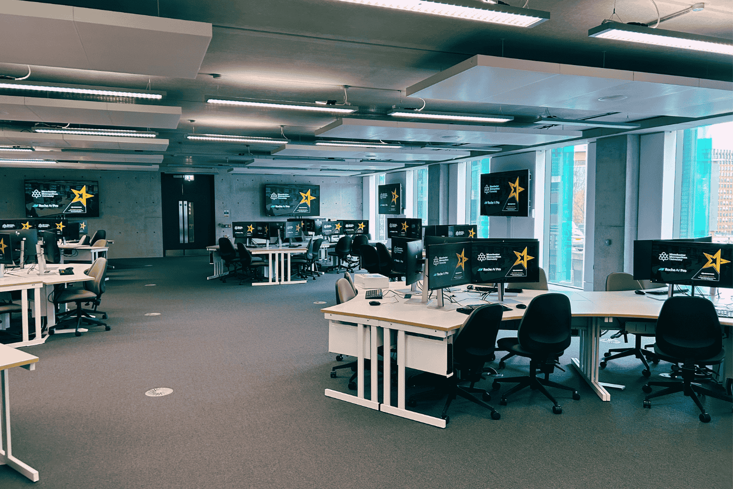 Crestron Award Bloomberg - MMU pics (9).png