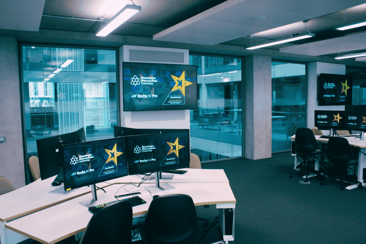 Crestron Award Bloomberg - MMU pics (10).png