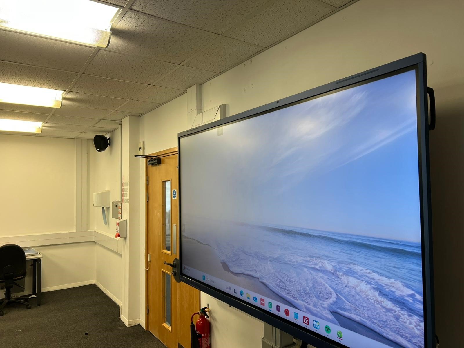 university of portsmouth 04 clevertouch crestron sharp nec biamp gude.jpg