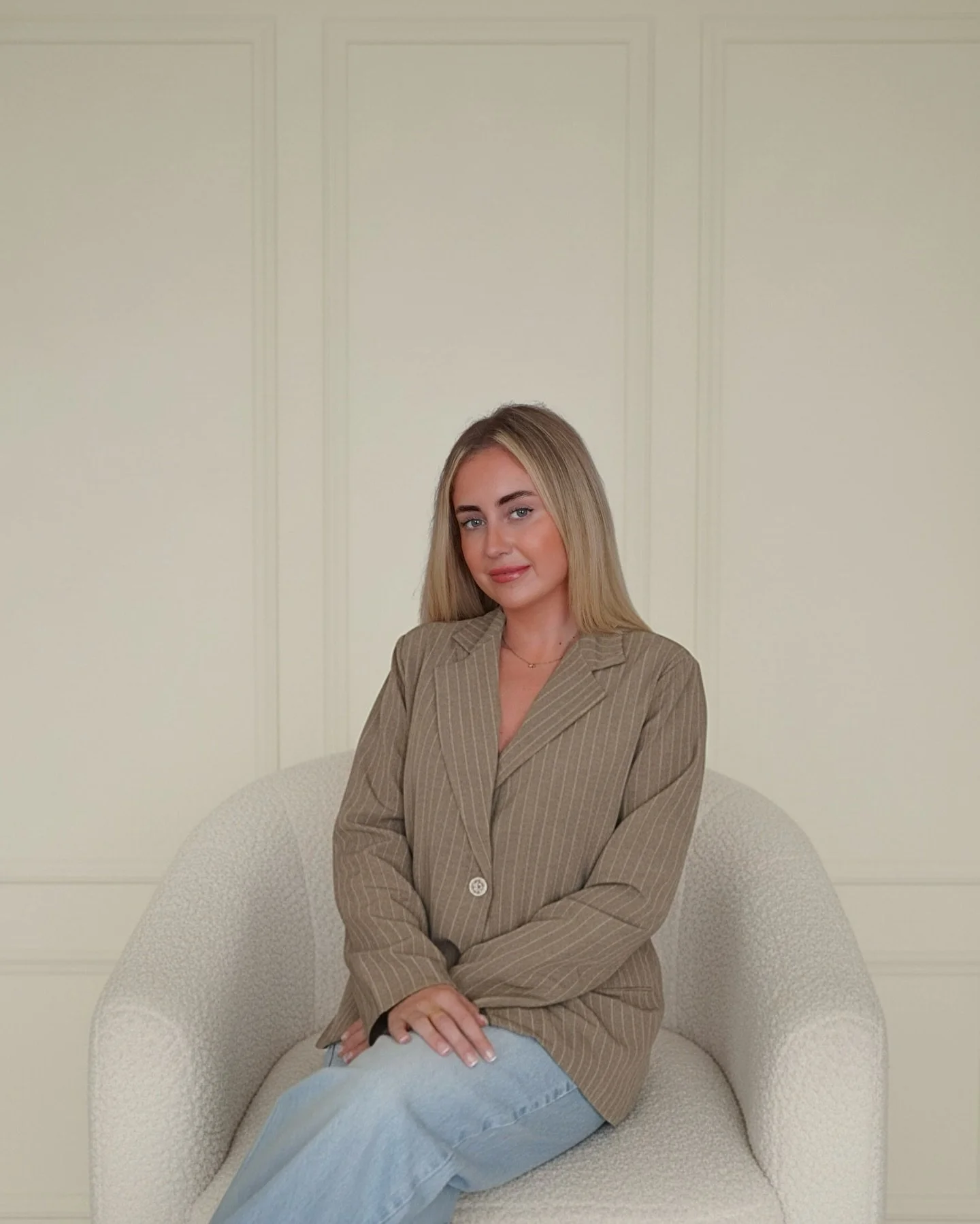 A little life update 🤍

For anyone new here - I&rsquo;m Yaz. I&rsquo;ve been designing on and off for over 8 years, with a background in marketing, design&hellip; and teaching.

For the past 4 years, I was a primary school teacher. And while I learn