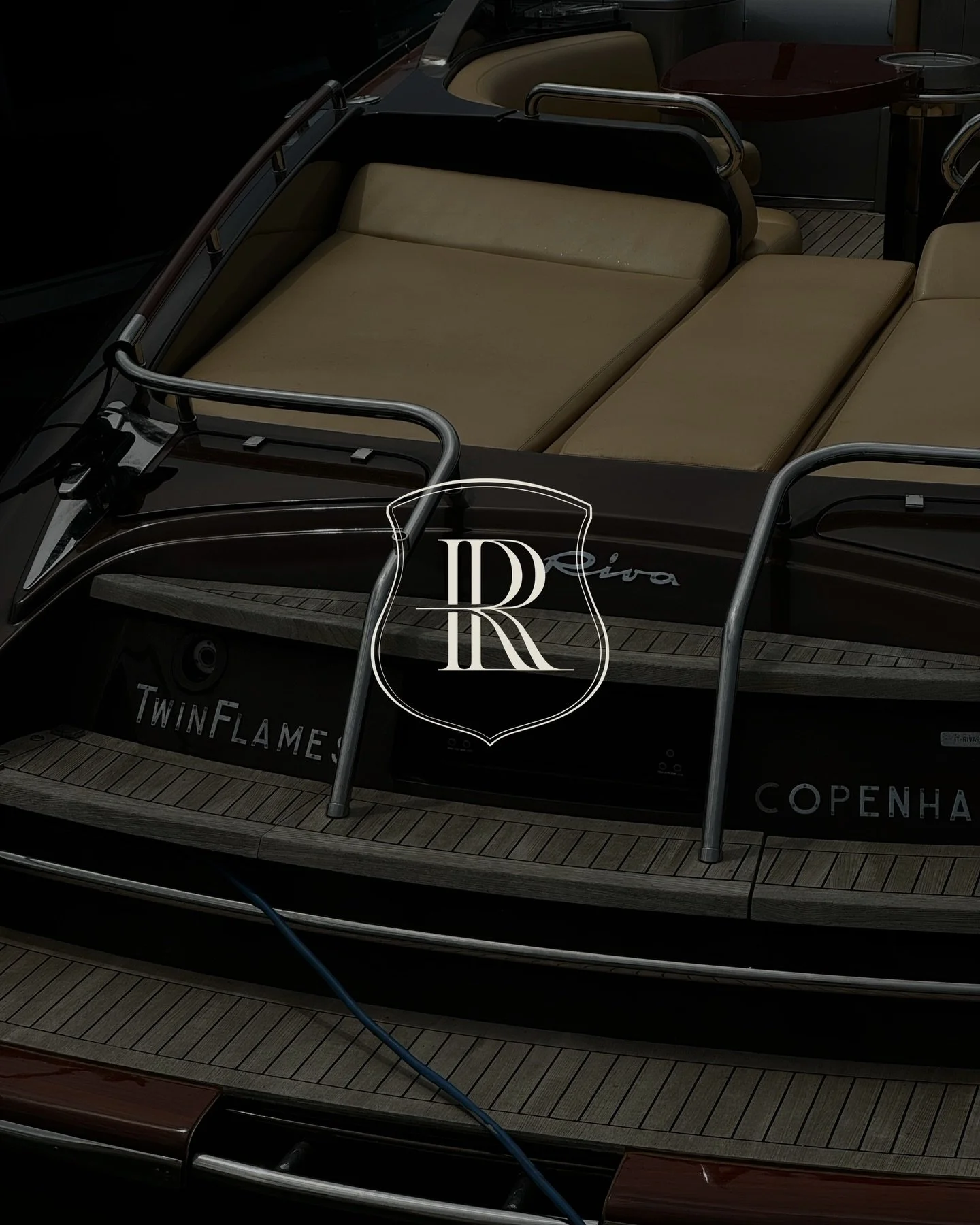 Sophisticated &amp; timeless.
Thank you to @rollsrelatable for trusting me with your branding 🍾

#logo #branding #luxurybranding #luxurylogo