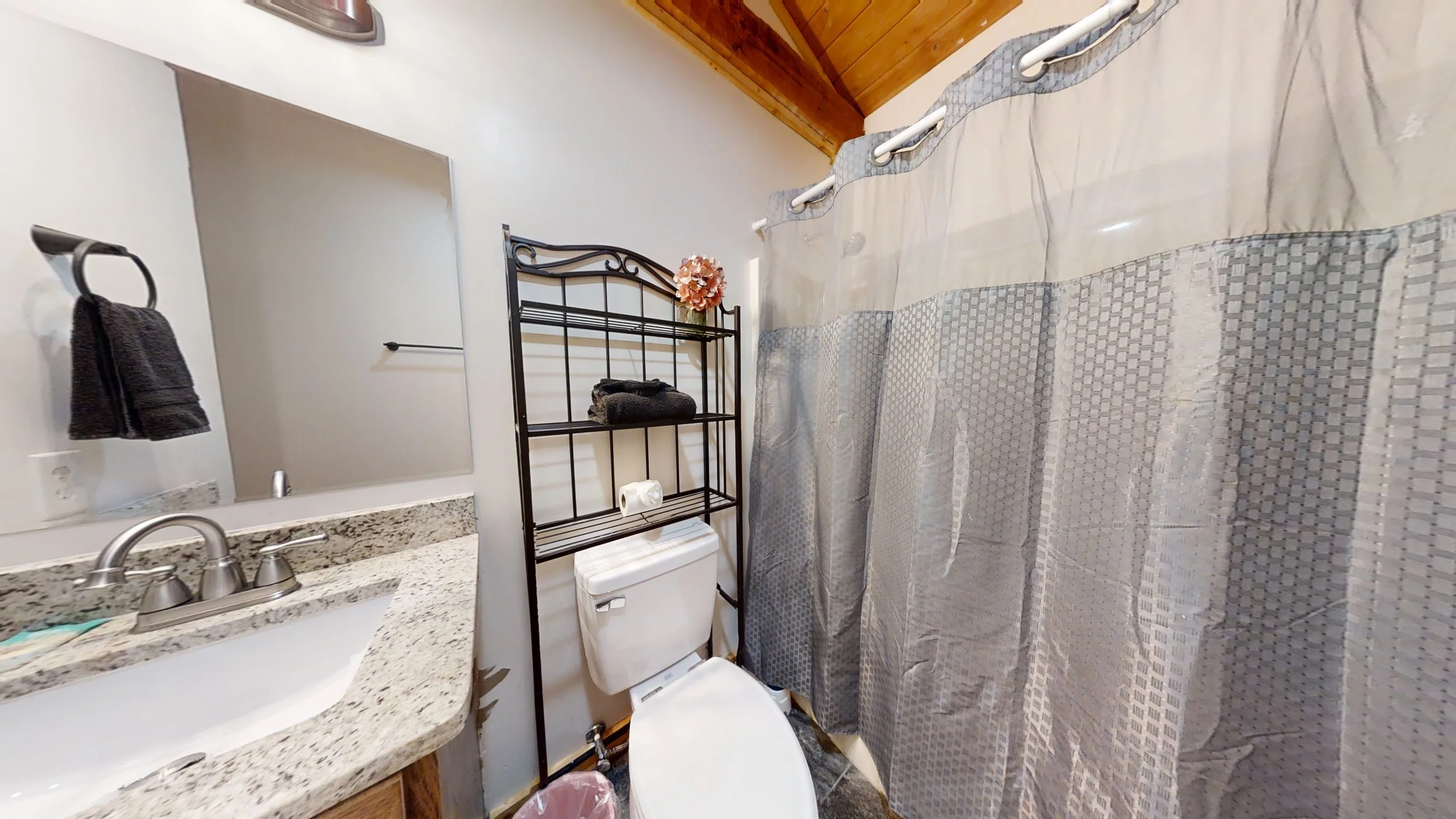 Dogwood-Acre-Bathroom-upstairs.jpg