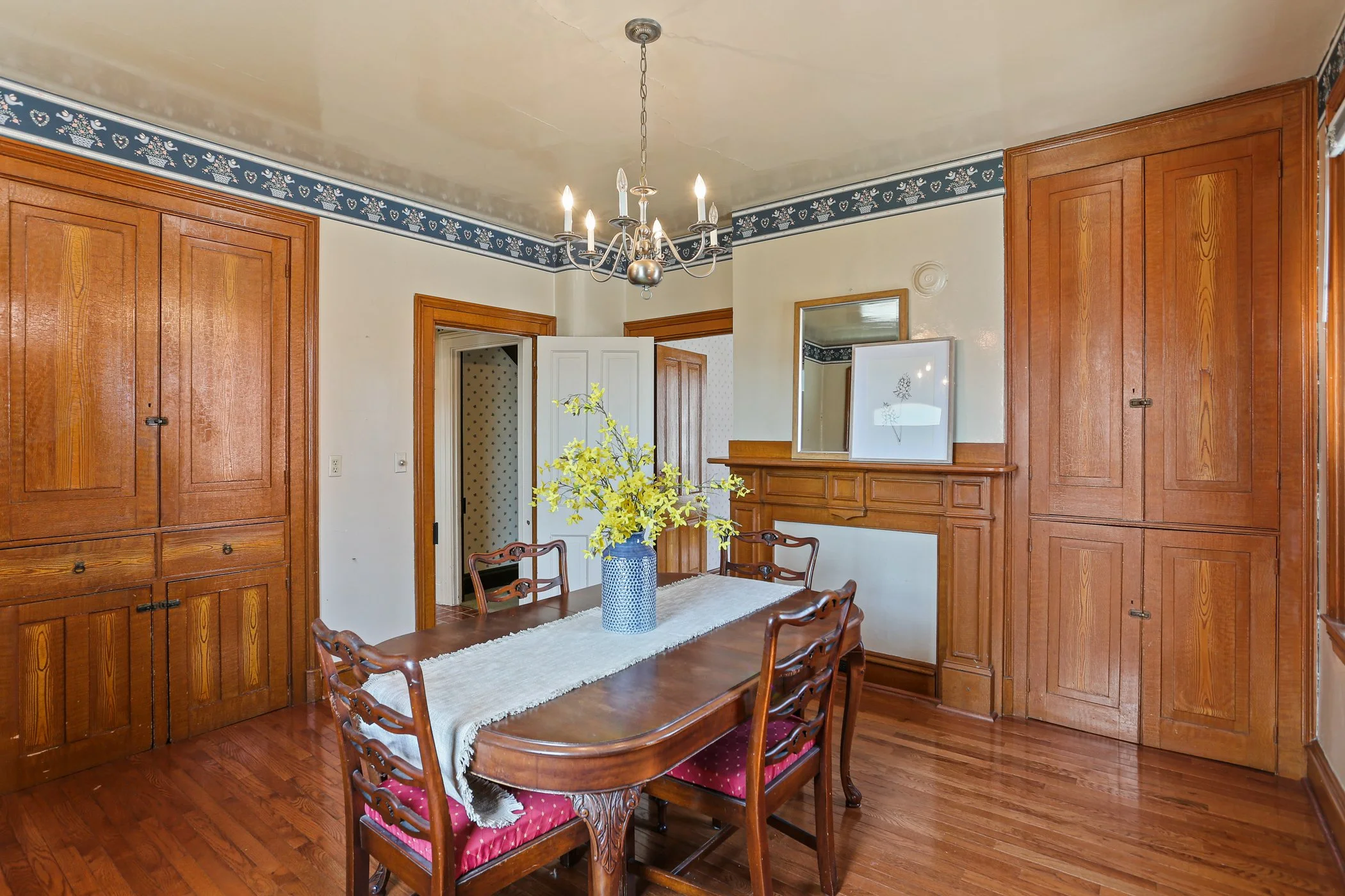 33 West Broadway Street_017.jpg