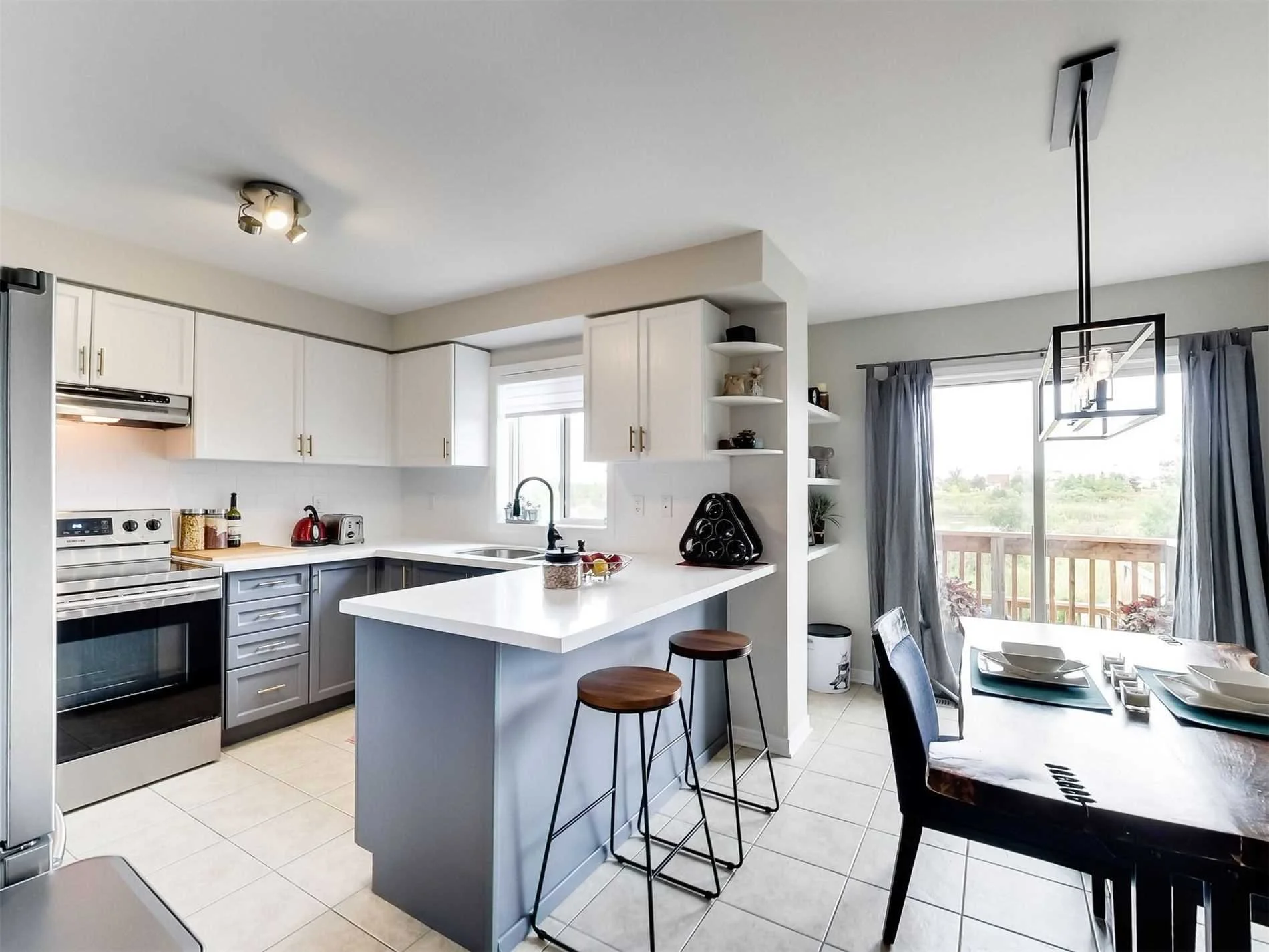 363 Hobbs Crescent_3.jpg