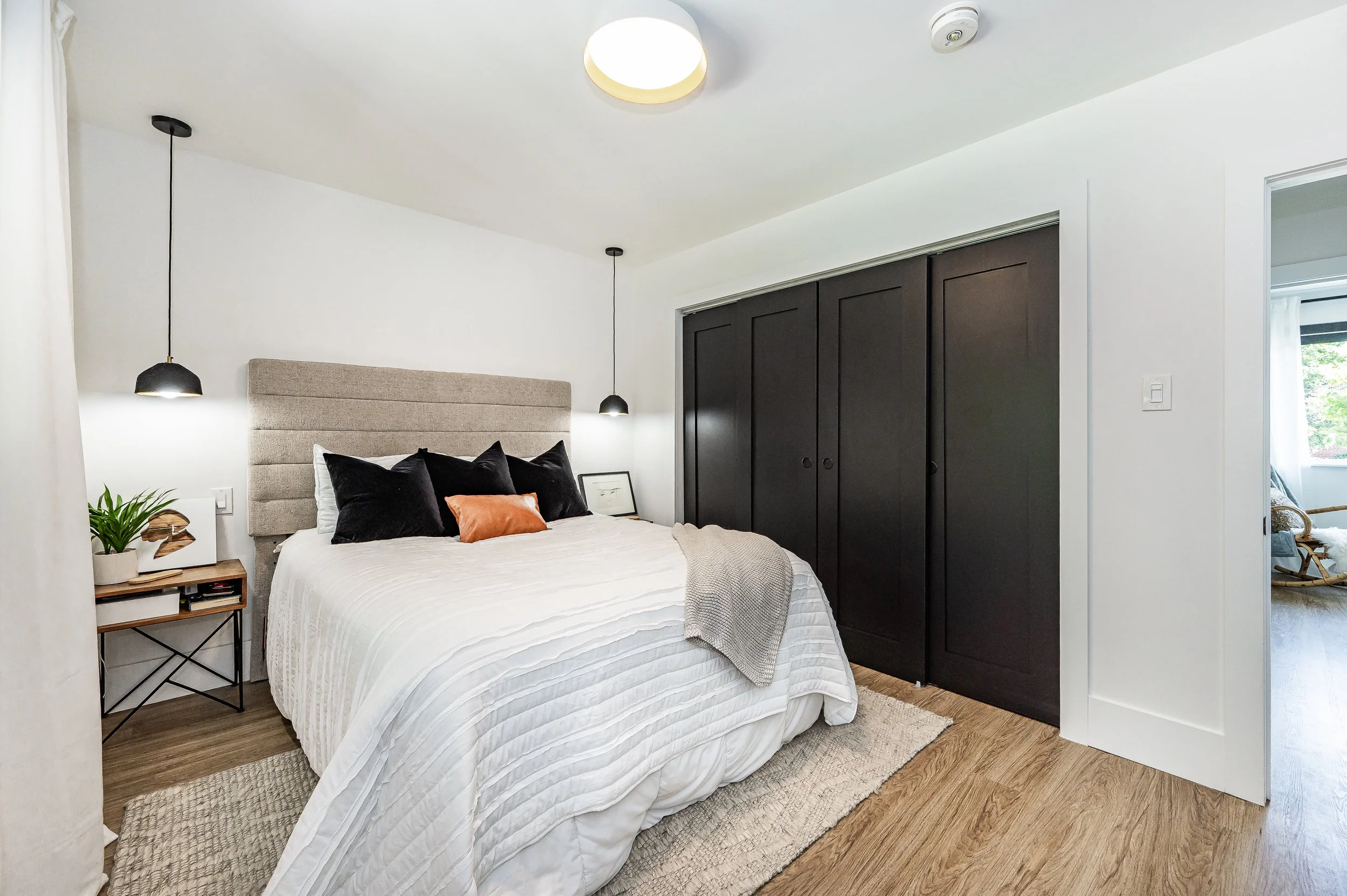 202 Riverplace_8.jpg