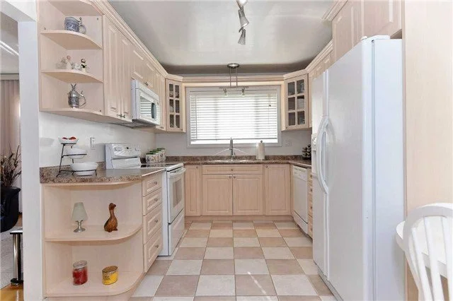 1736 Oberon Crescent_11.jpg