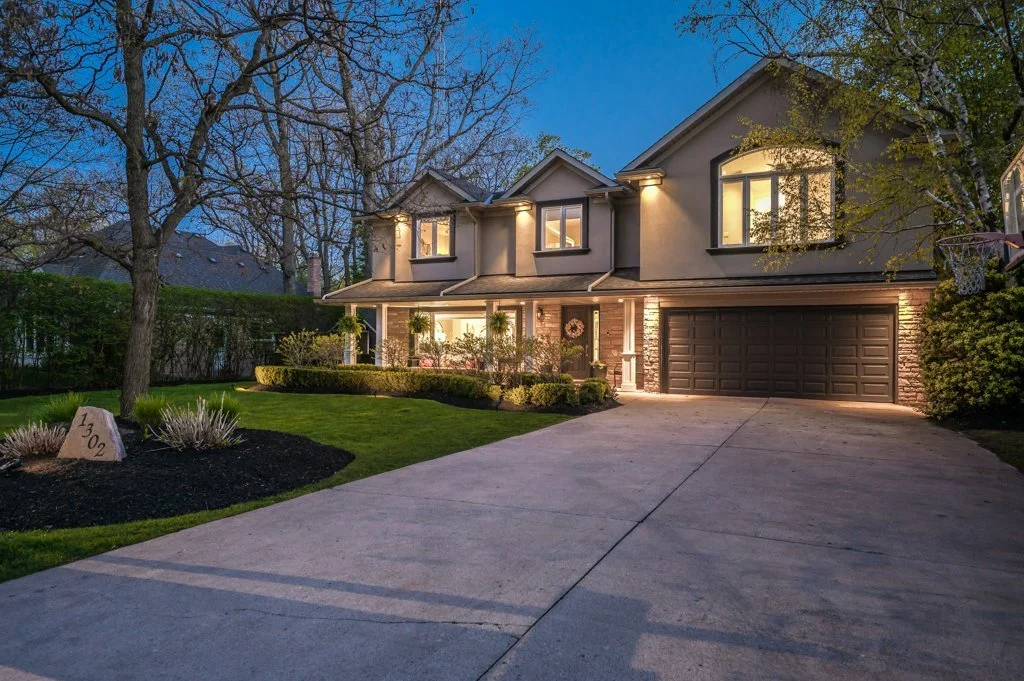 1302 Hillview Cres_3.jpg