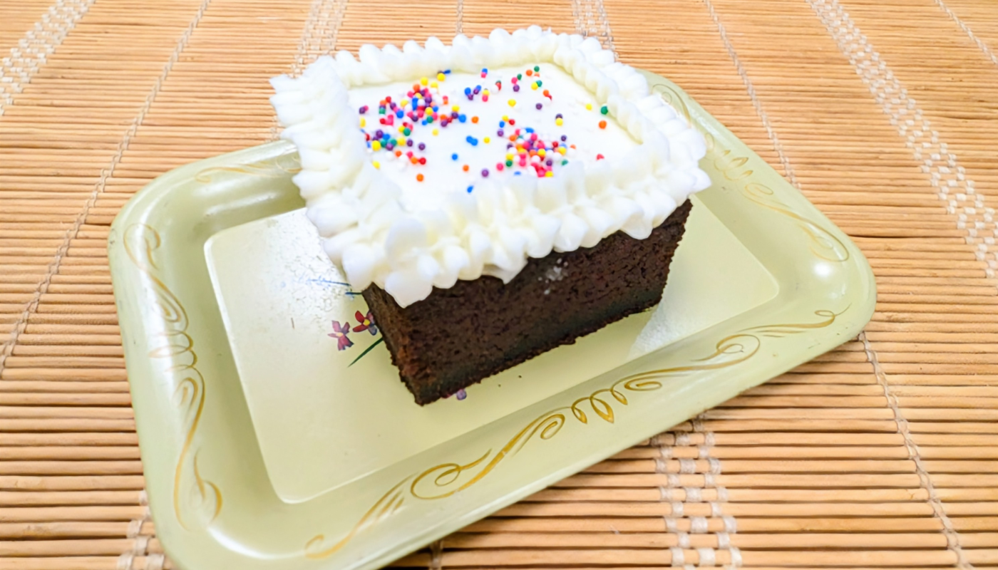 bizcocho de novia chocolate chocolate cake with vanilla frosting