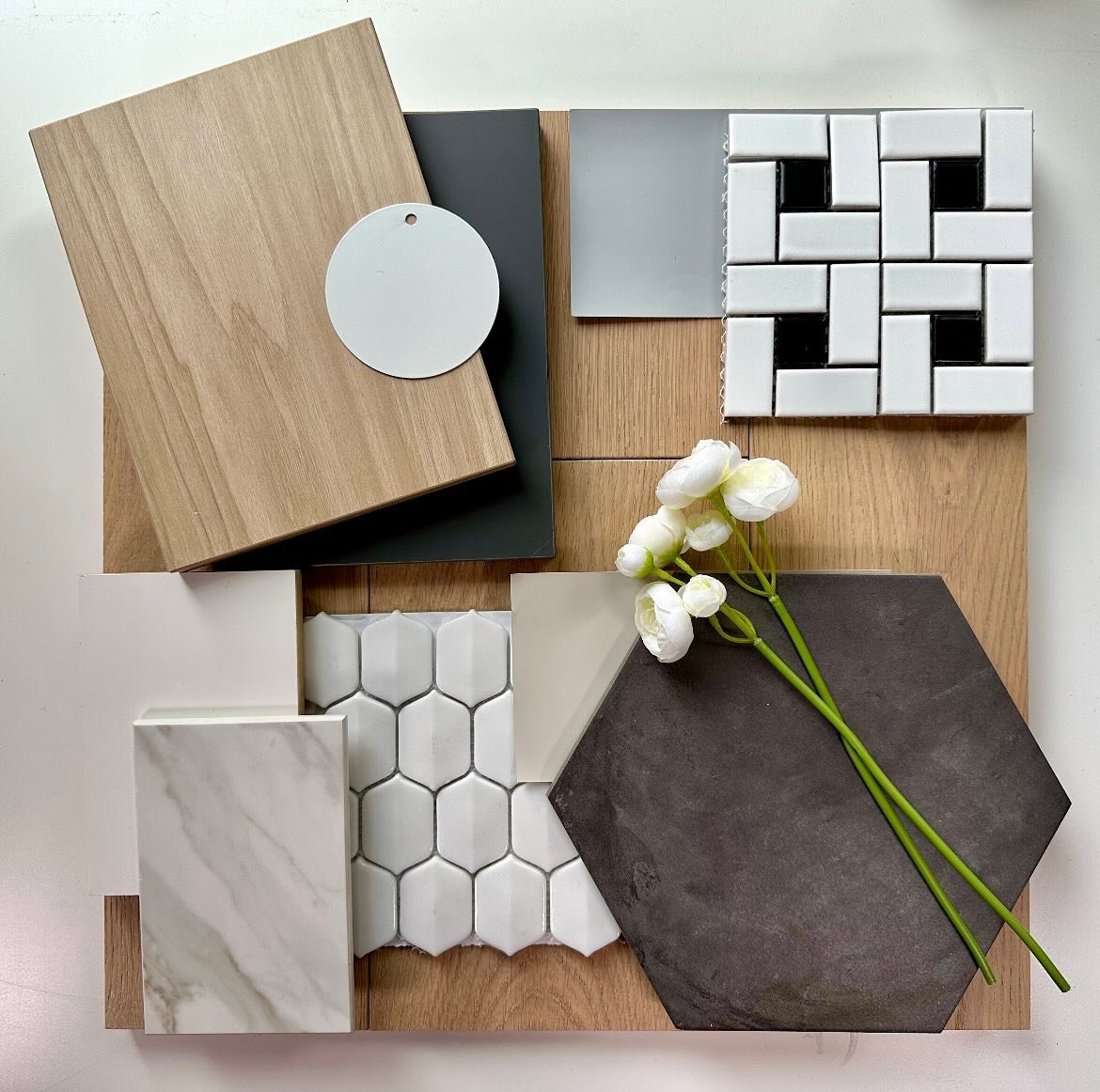 Flat lay obsession! These tiles are everything 🤍

#kkid #kelseykittlesoninteriordesign #calgaryinteriordesign #yyc #flaylay #inspotoyourhome #interiordesign #tile #detail