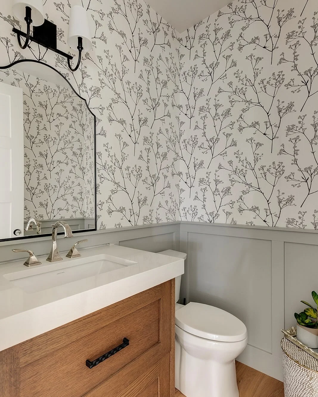 Light and airy or moody and bold - which powder room vibe are you? 

#powderroomdesign #kelseykittlesoninteriordesign #kkid #interiordesigninspiration #calgary #calgaryinteriordesign 

Contractor: @wilsonhomesltd