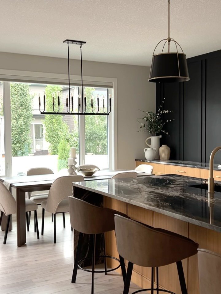 Dream kitchen unlocked 🤍✨
Bringing light + dark together to create the perfect balance. Our renovation is finally complete and we&rsquo;re so in love with this space!
#kkid #interiordesign #kitcheninspiration #yycdesign #kitchenrenovation #kelseykit