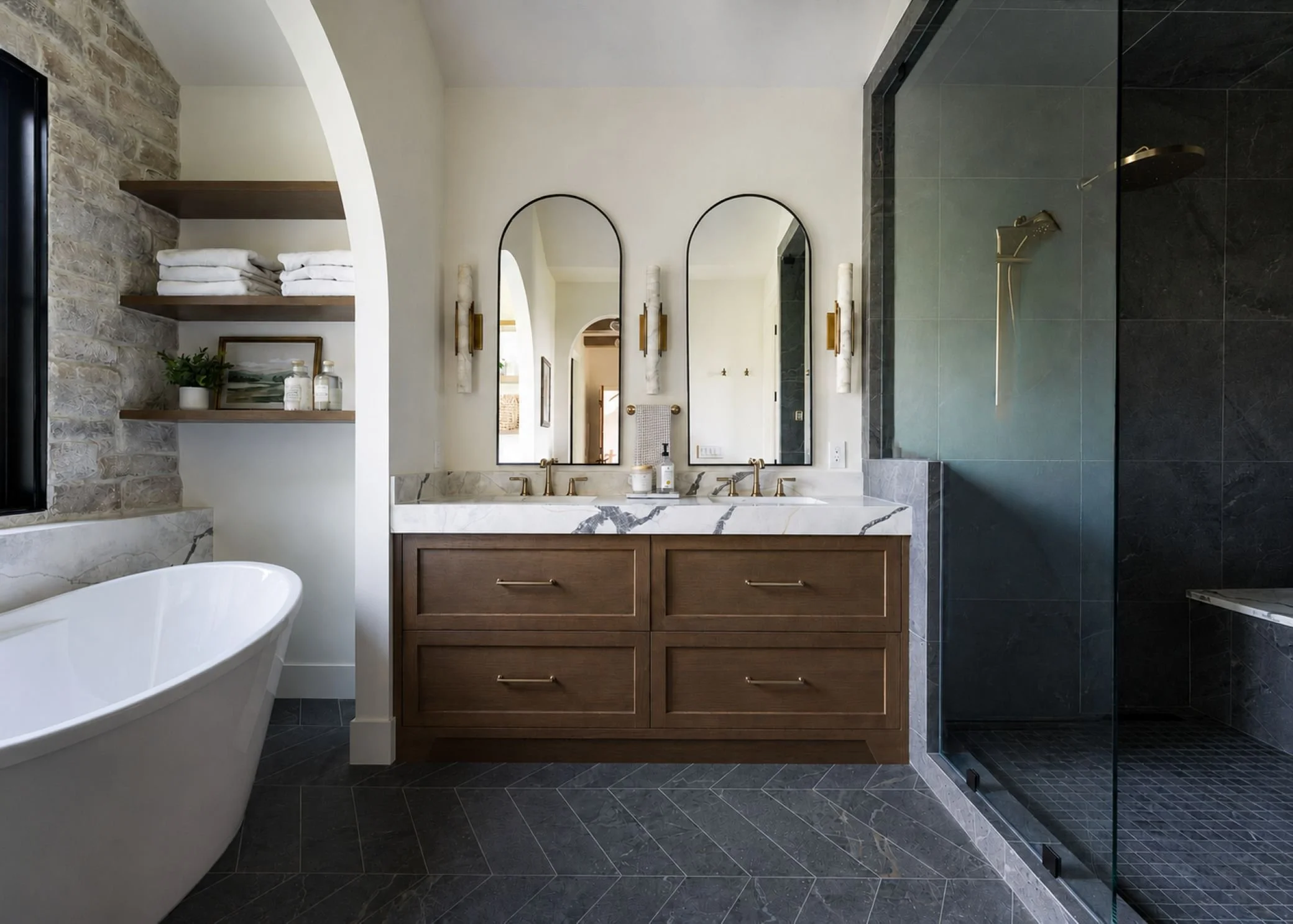 Ensuite no light.jpg