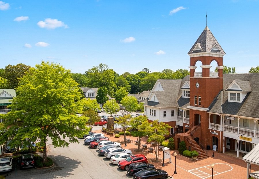Come to shop, eat, or for entertainment in East Cobb. Good times await at Marietta Square in downtown Marietta, Georgia.