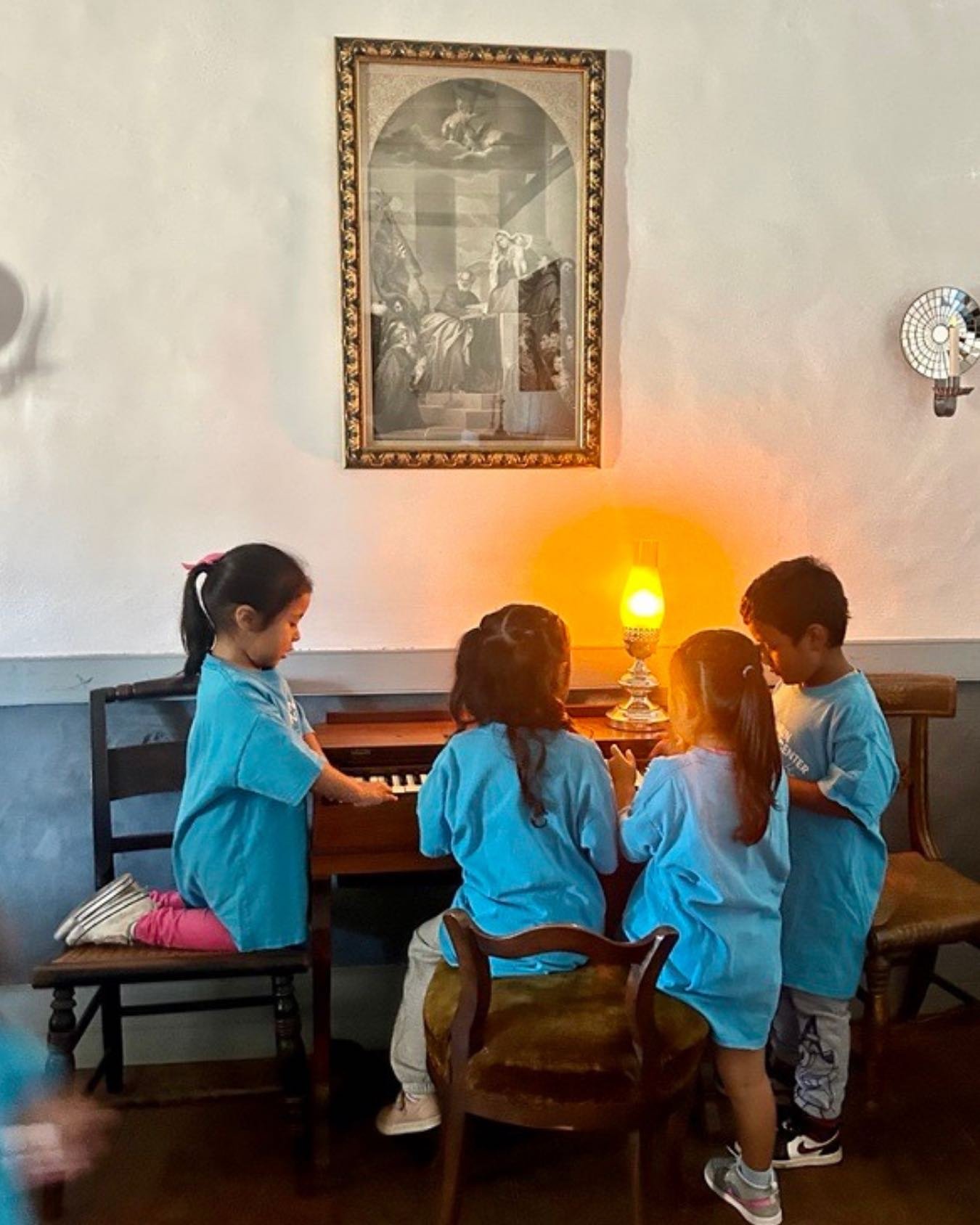 As the clock ticks down on 2025, please consider making a critical gift this year. 

Thanks to our generous supporters we had a powerful year connecting with: 

14,000+ total visitors 
8,500+ community members 
Nearly 1,200 K-12 students 

We need yo